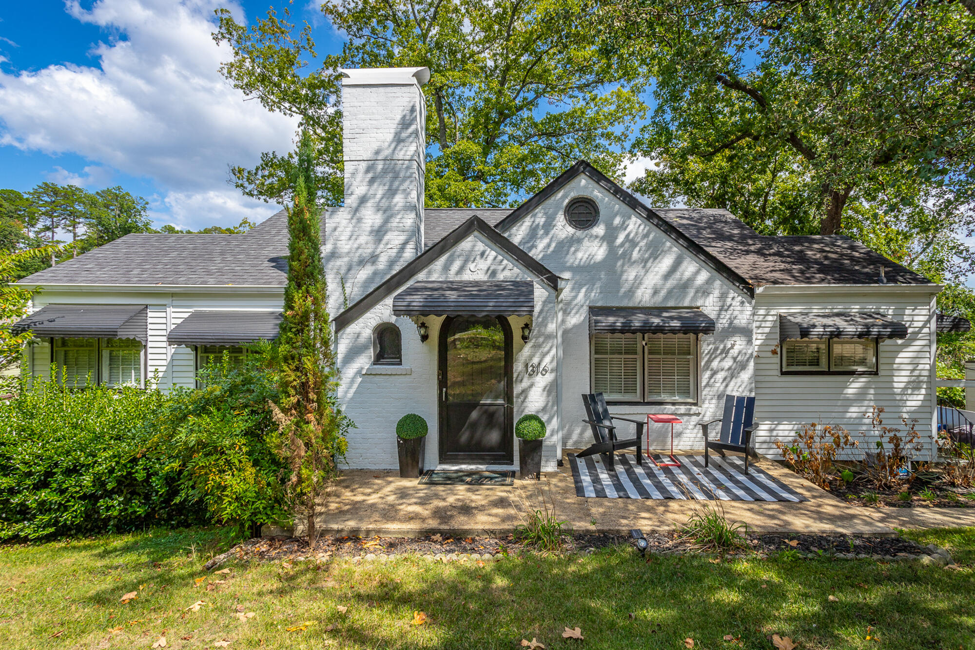 1316 Sharon Cir