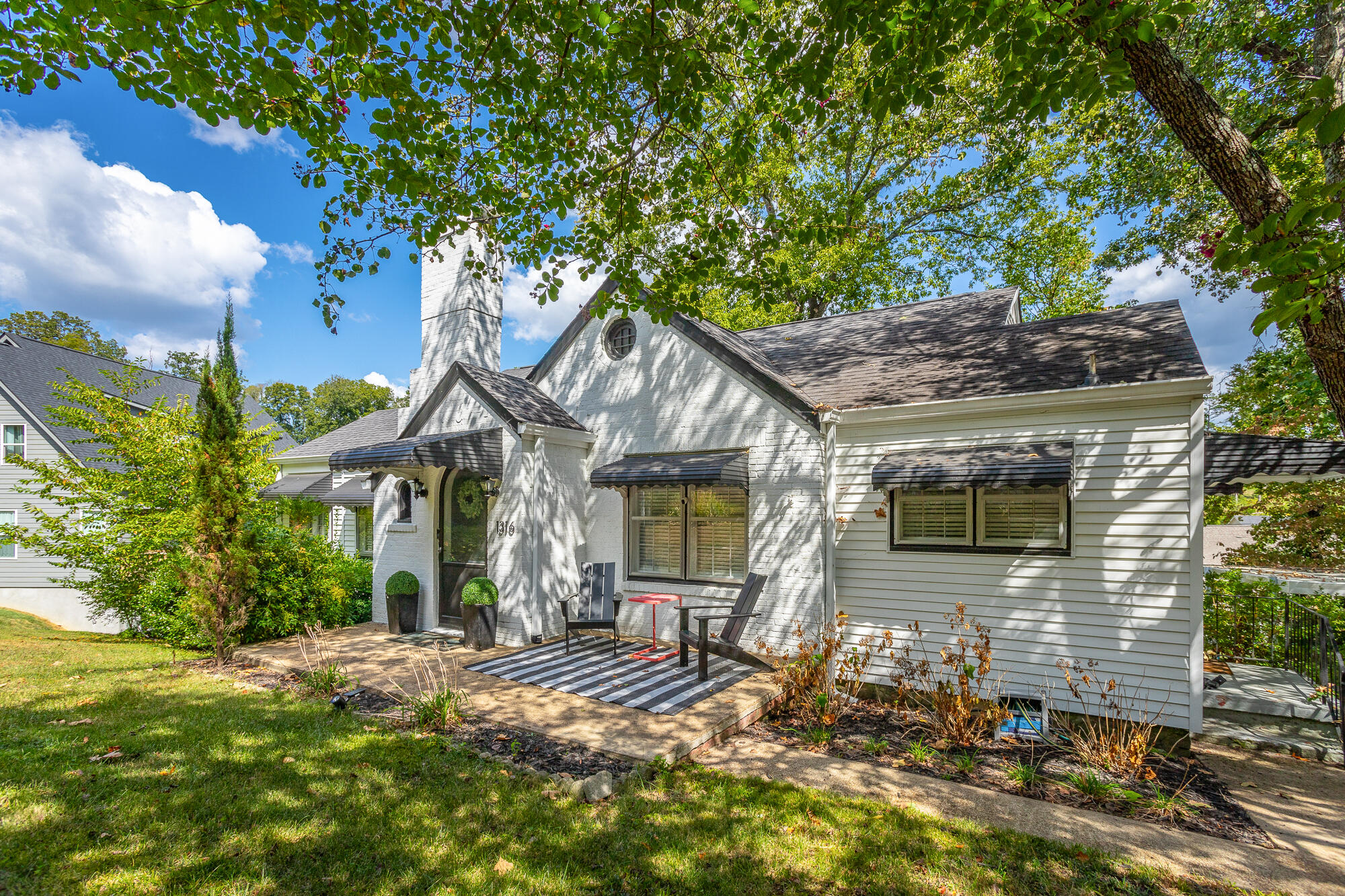 1316 Sharon Cir