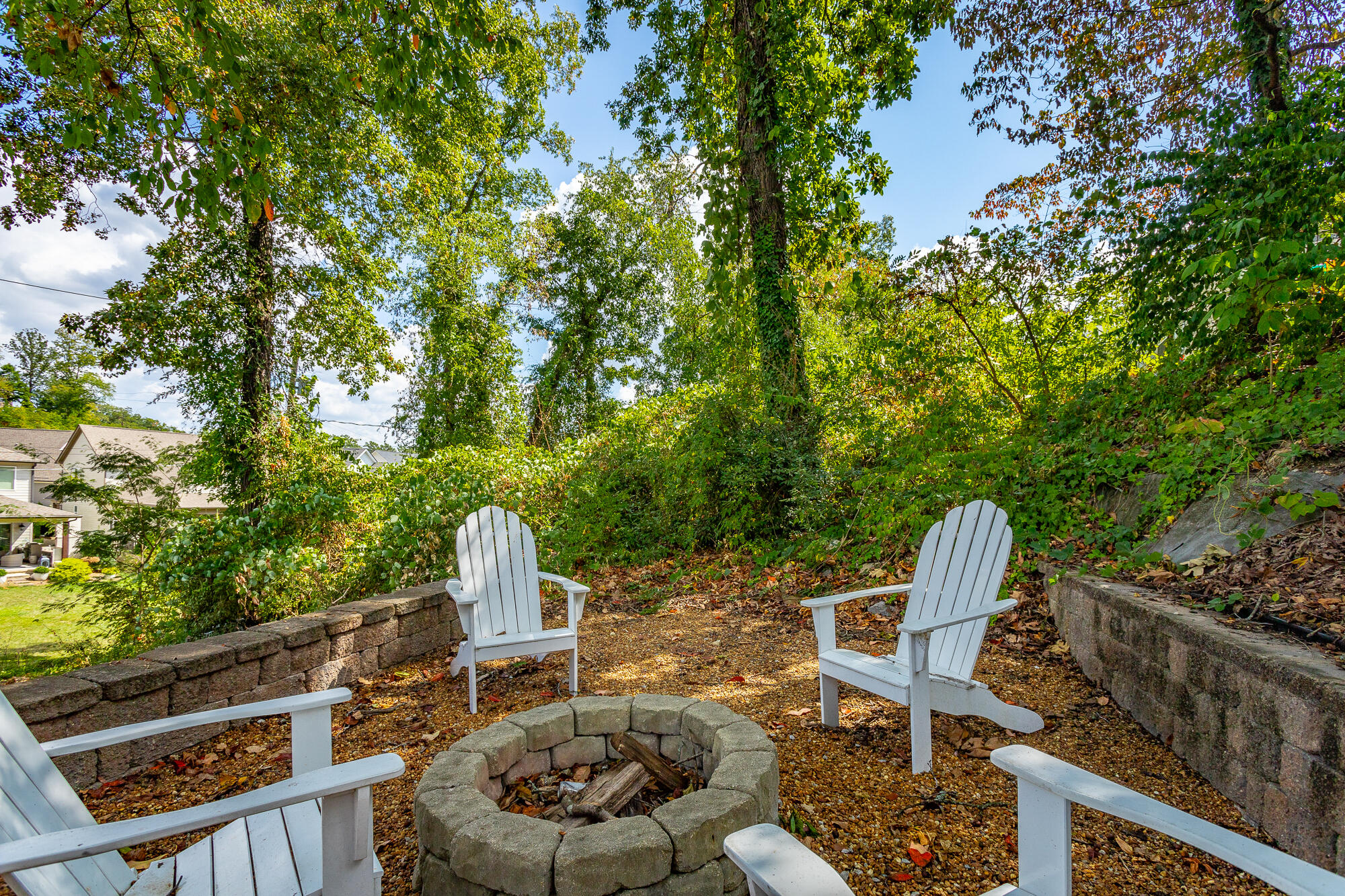1316 Sharon Cir