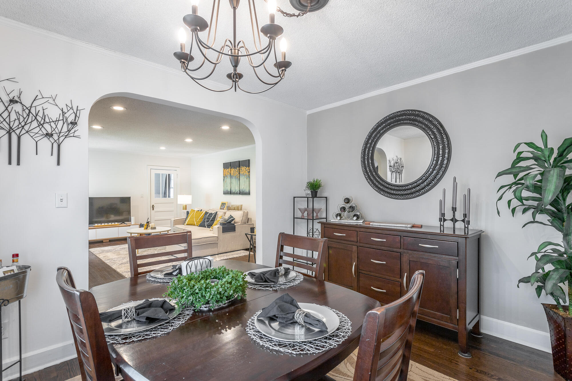 1316 Sharon Cir