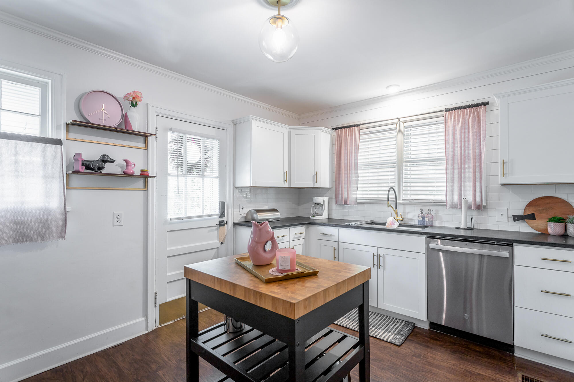 1316 Sharon Cir