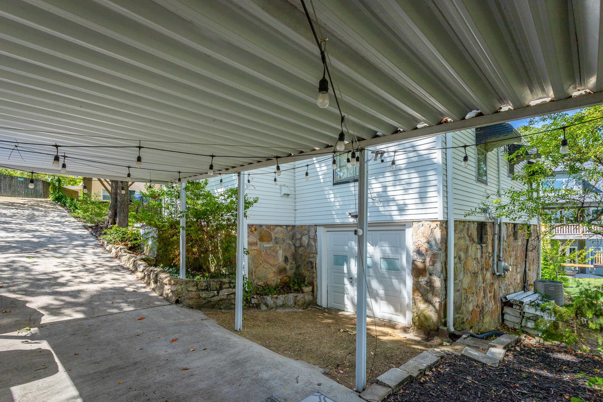1316 Sharon Cir