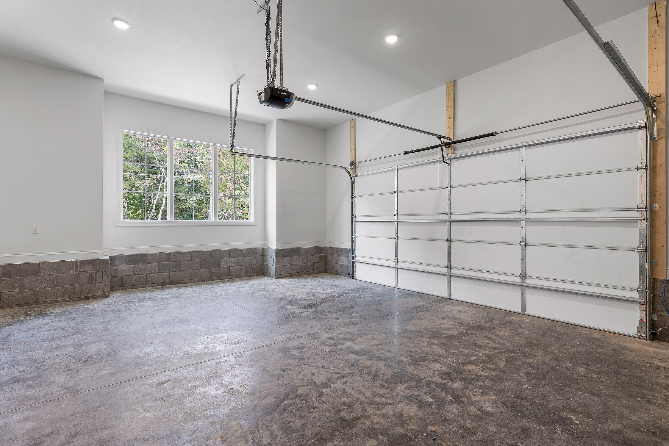 2224 Fairmount Road W