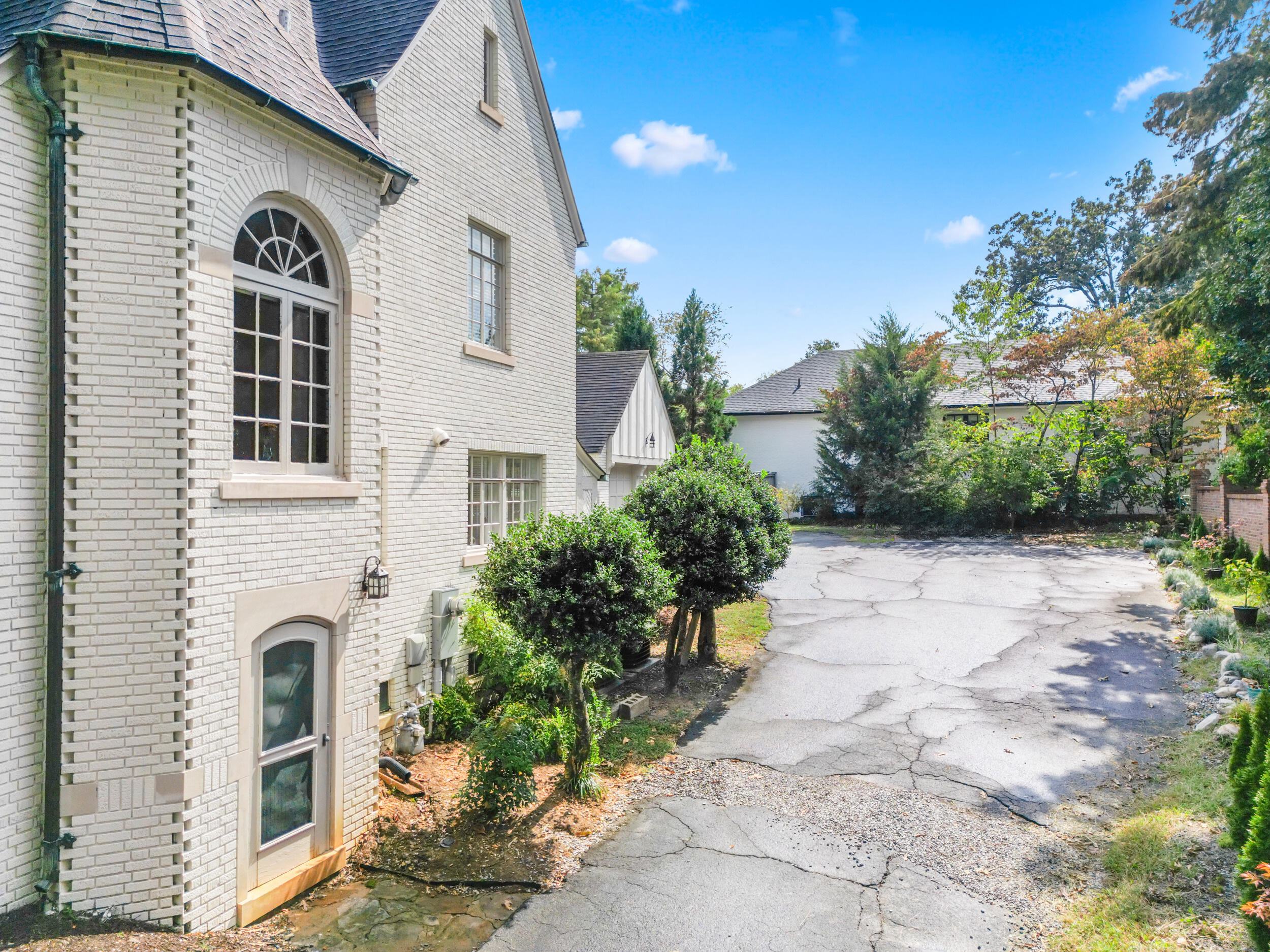 1506 Riverview Road