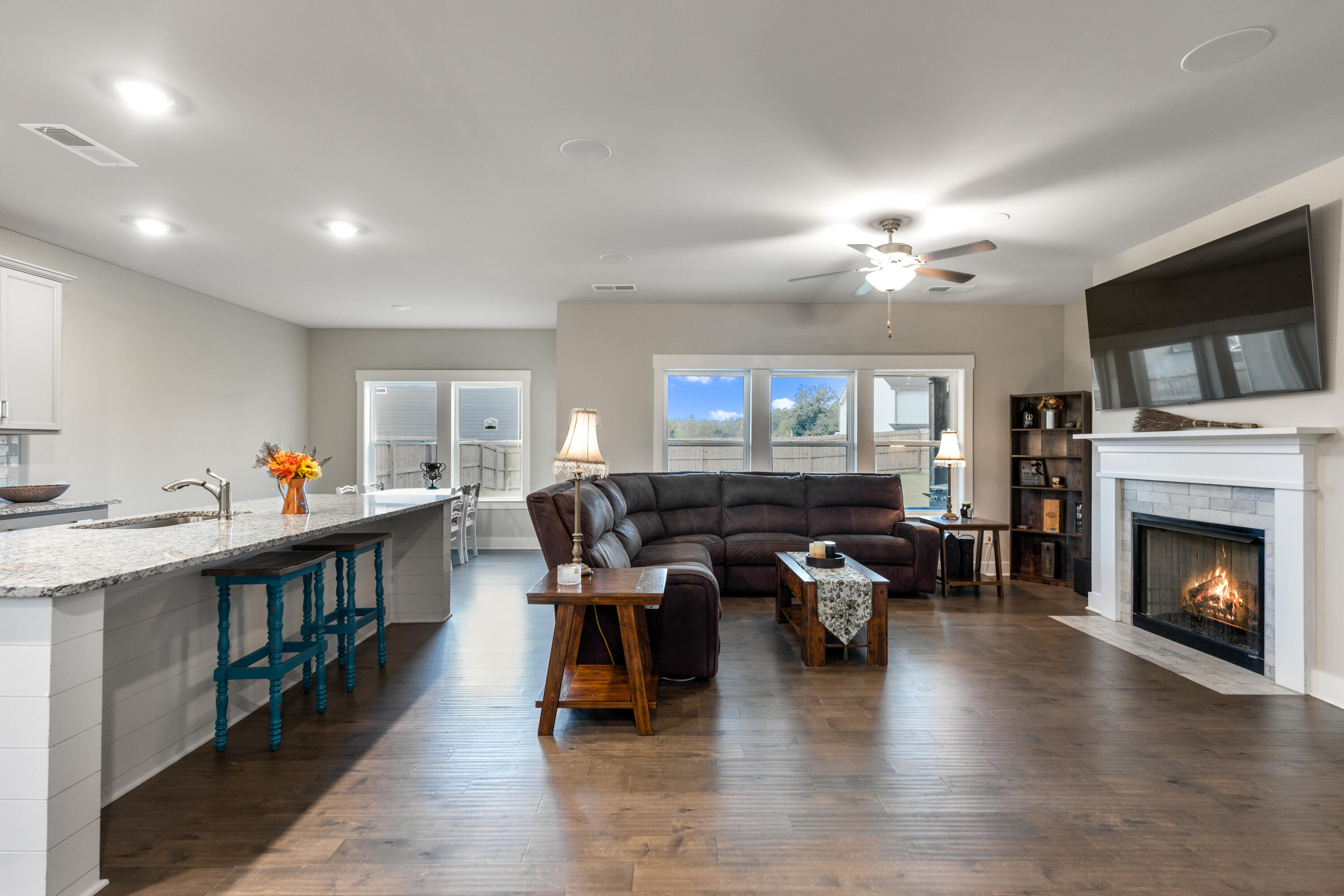 4827 Wellesley Drive, 206