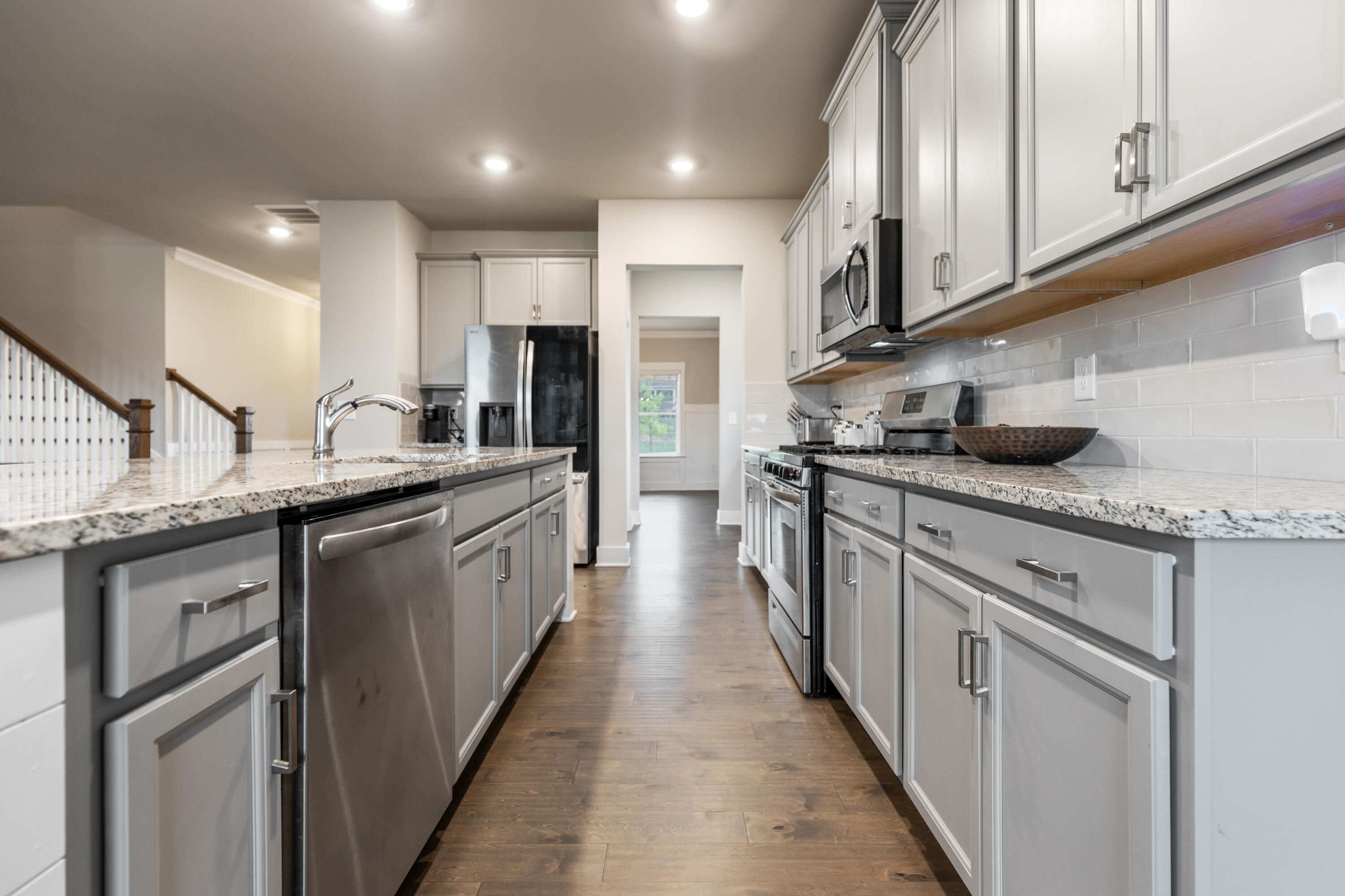 4827 Wellesley Drive, 206