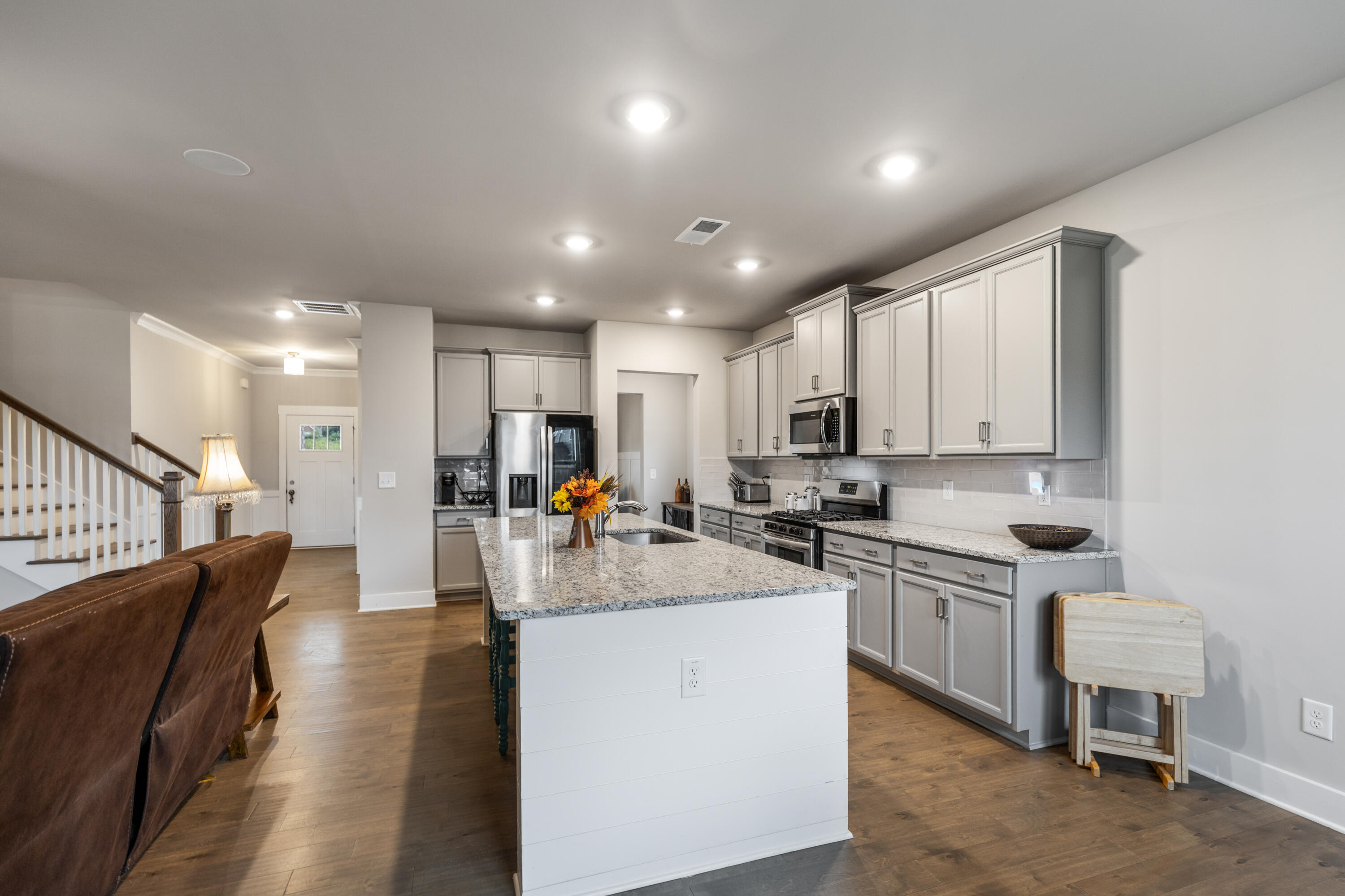 4827 Wellesley Drive, 206