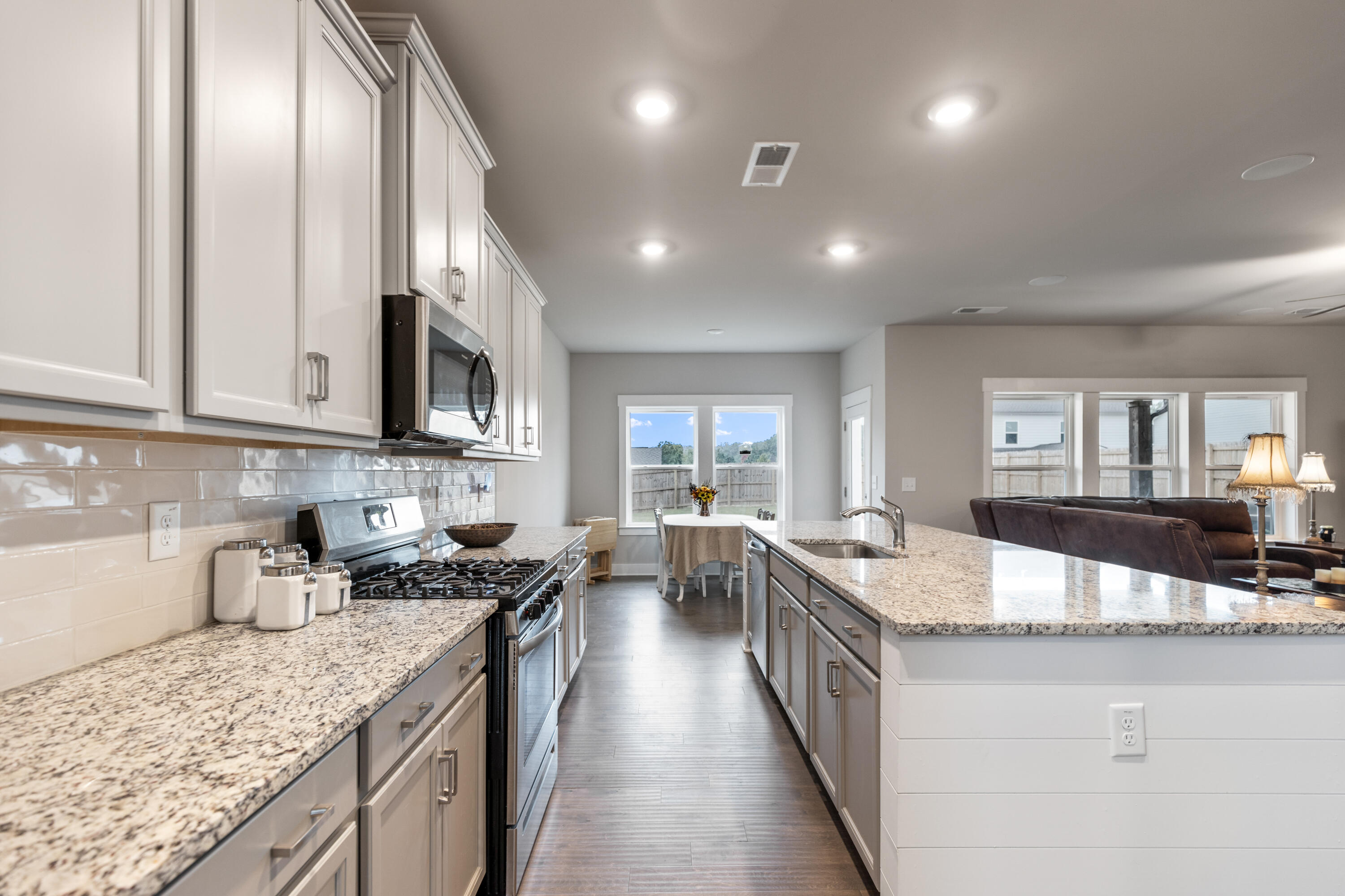 4827 Wellesley Drive, 206