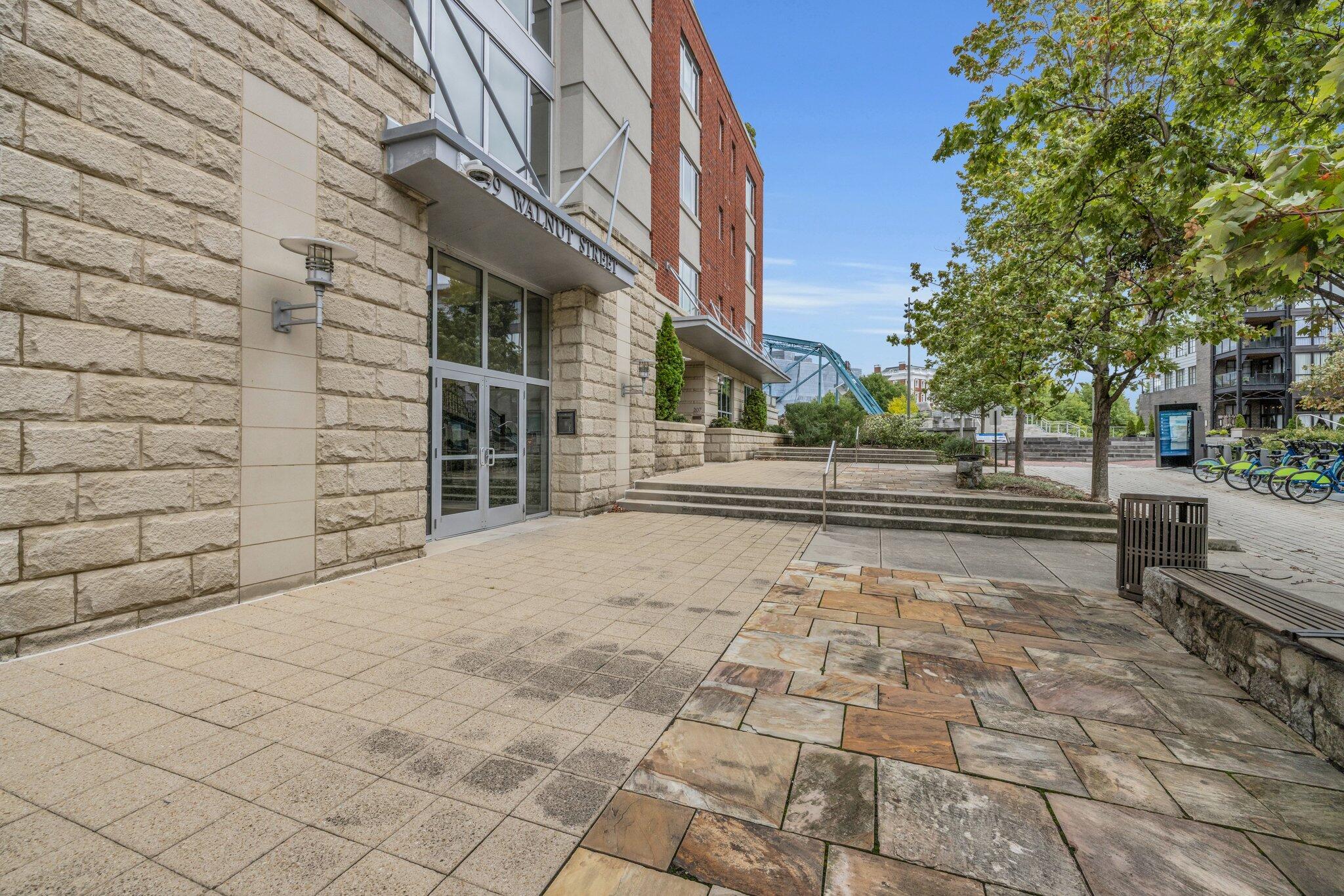 99 Walnut Street, 302