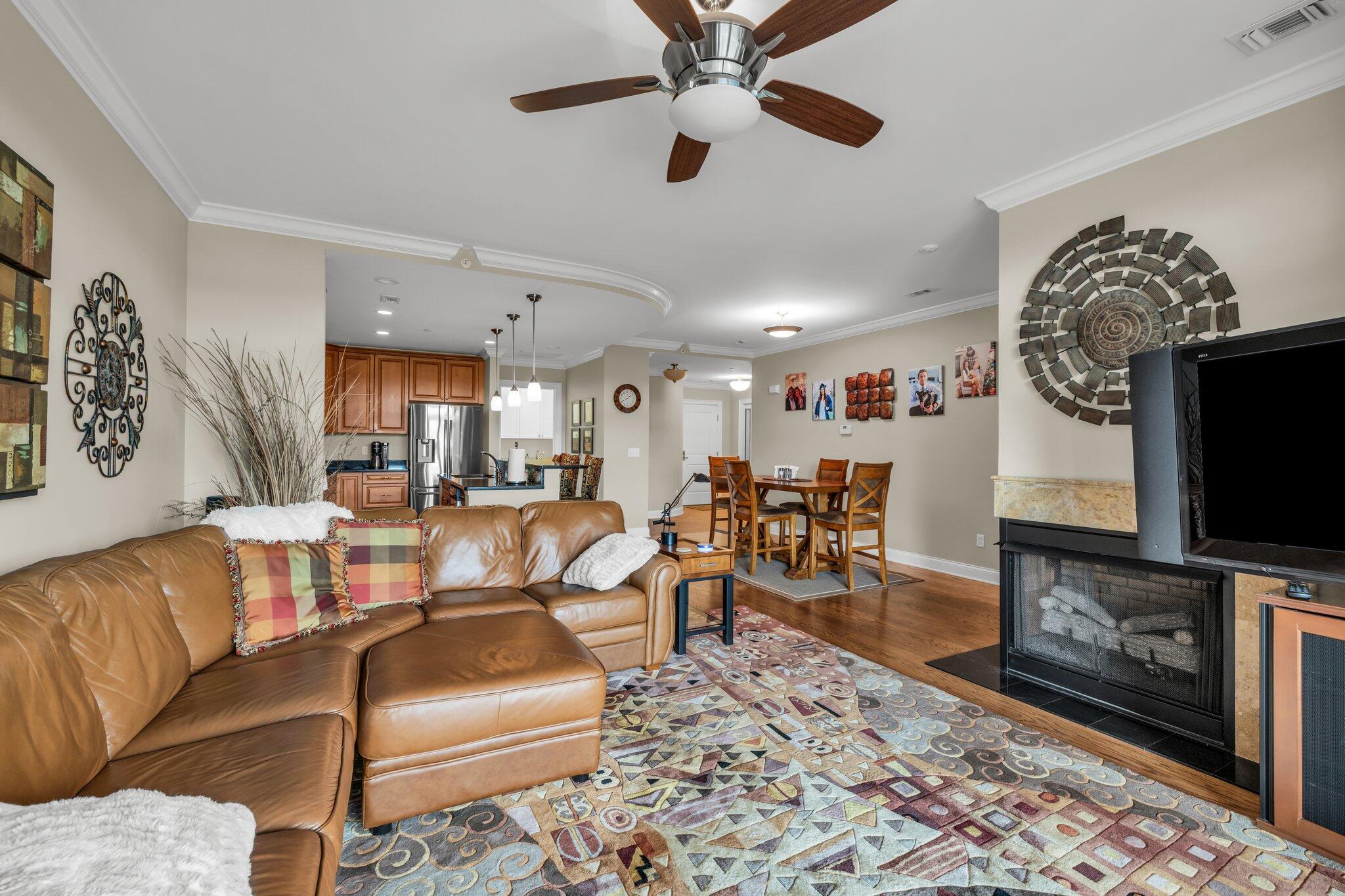 99 Walnut Street, 302