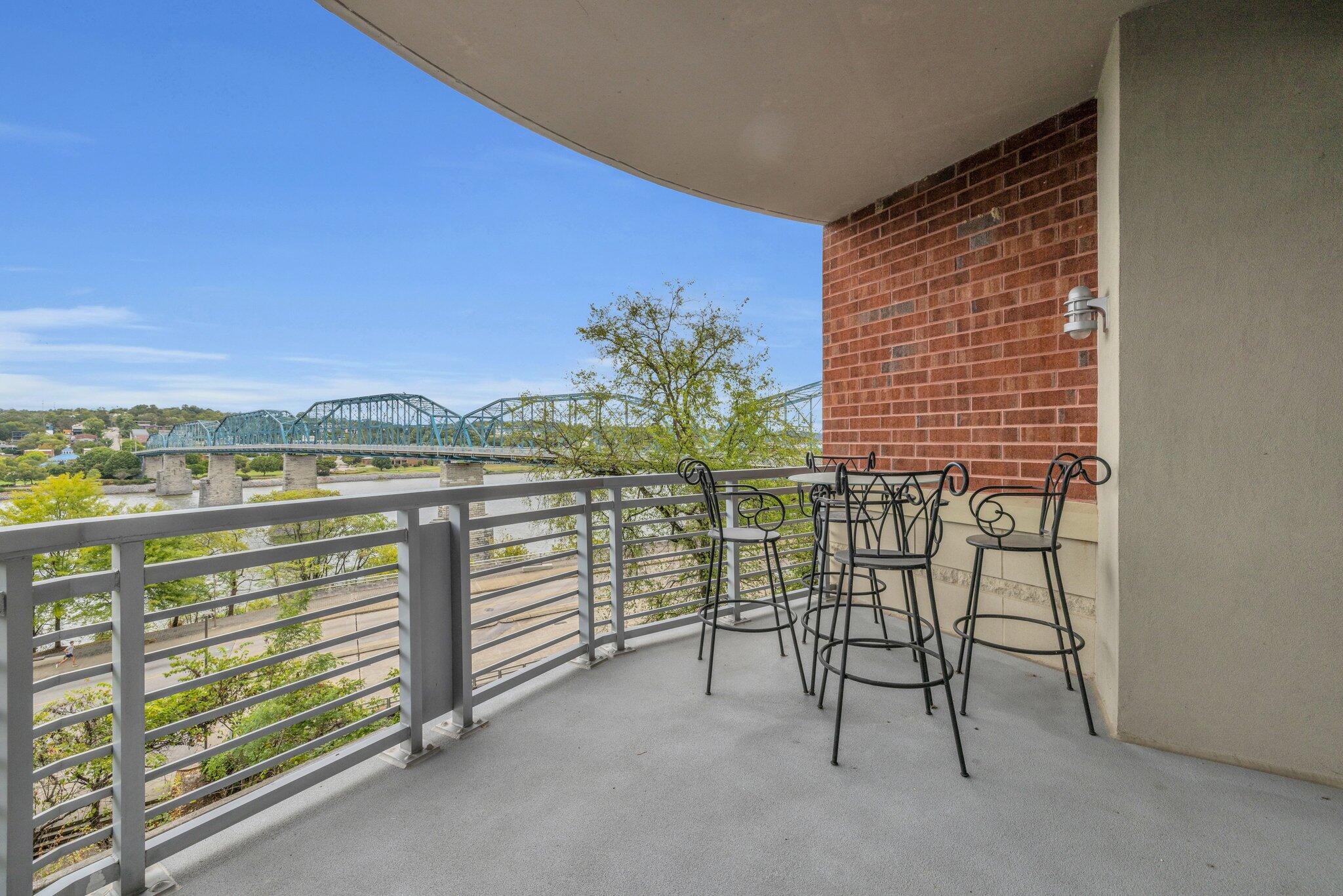 99 Walnut Street, 302