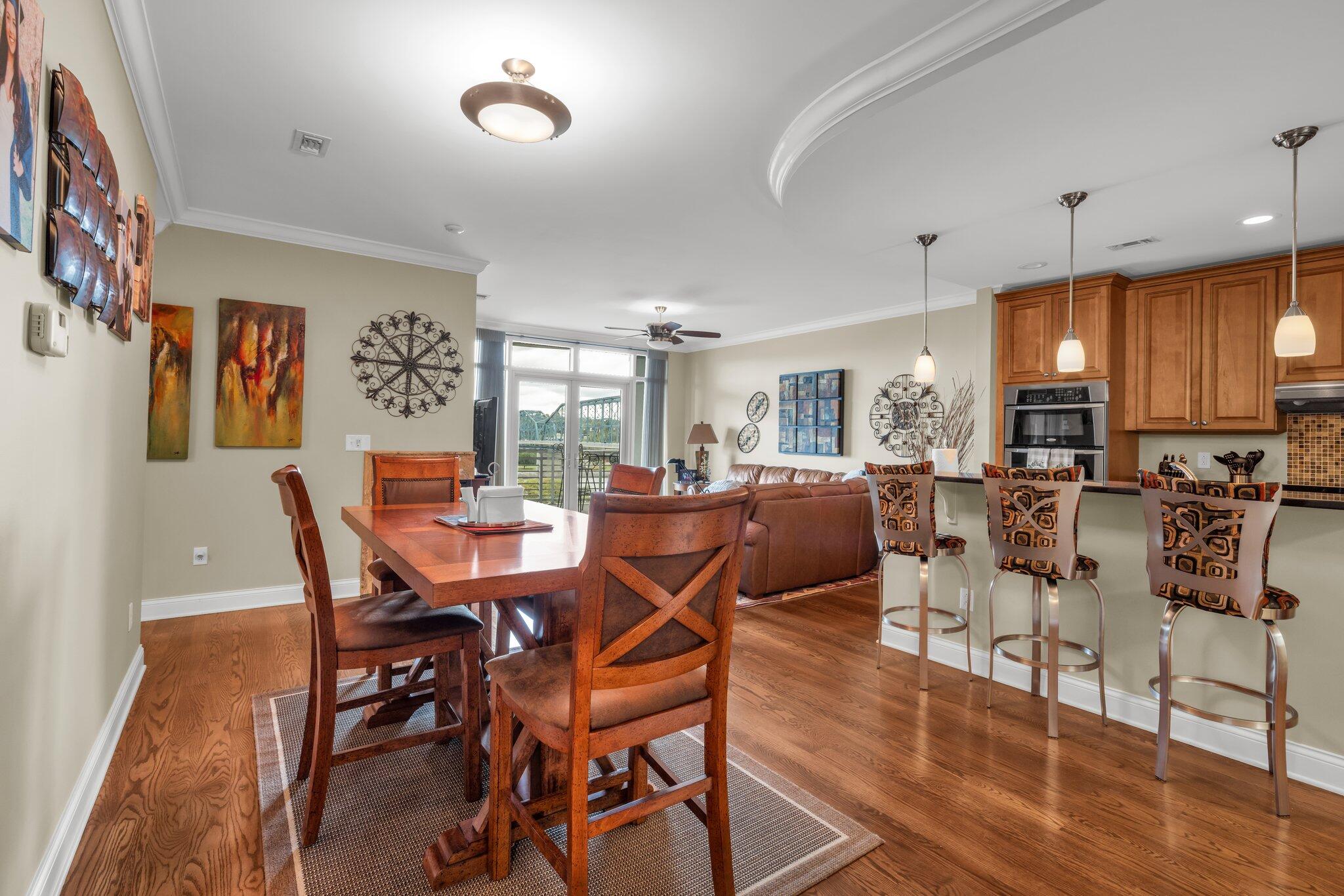 99 Walnut Street, 302