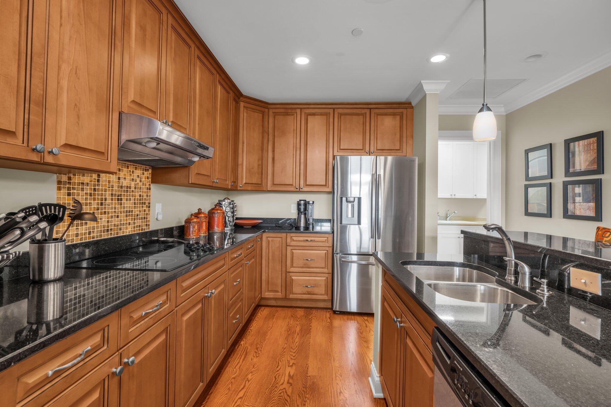 99 Walnut Street, 302