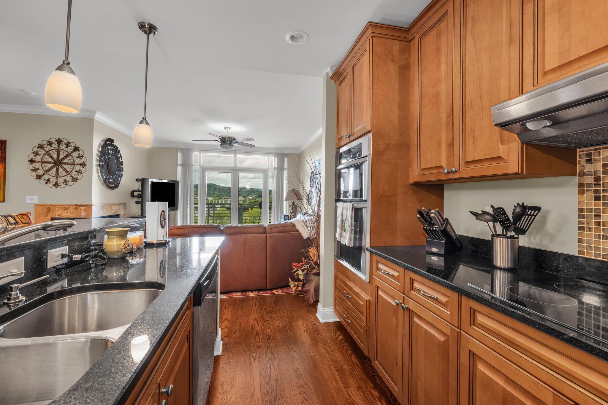 99 Walnut Street, 302
