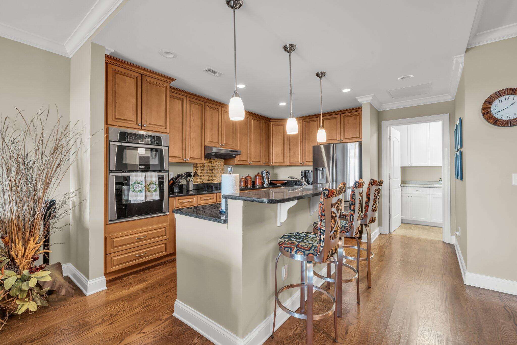 99 Walnut Street, 302