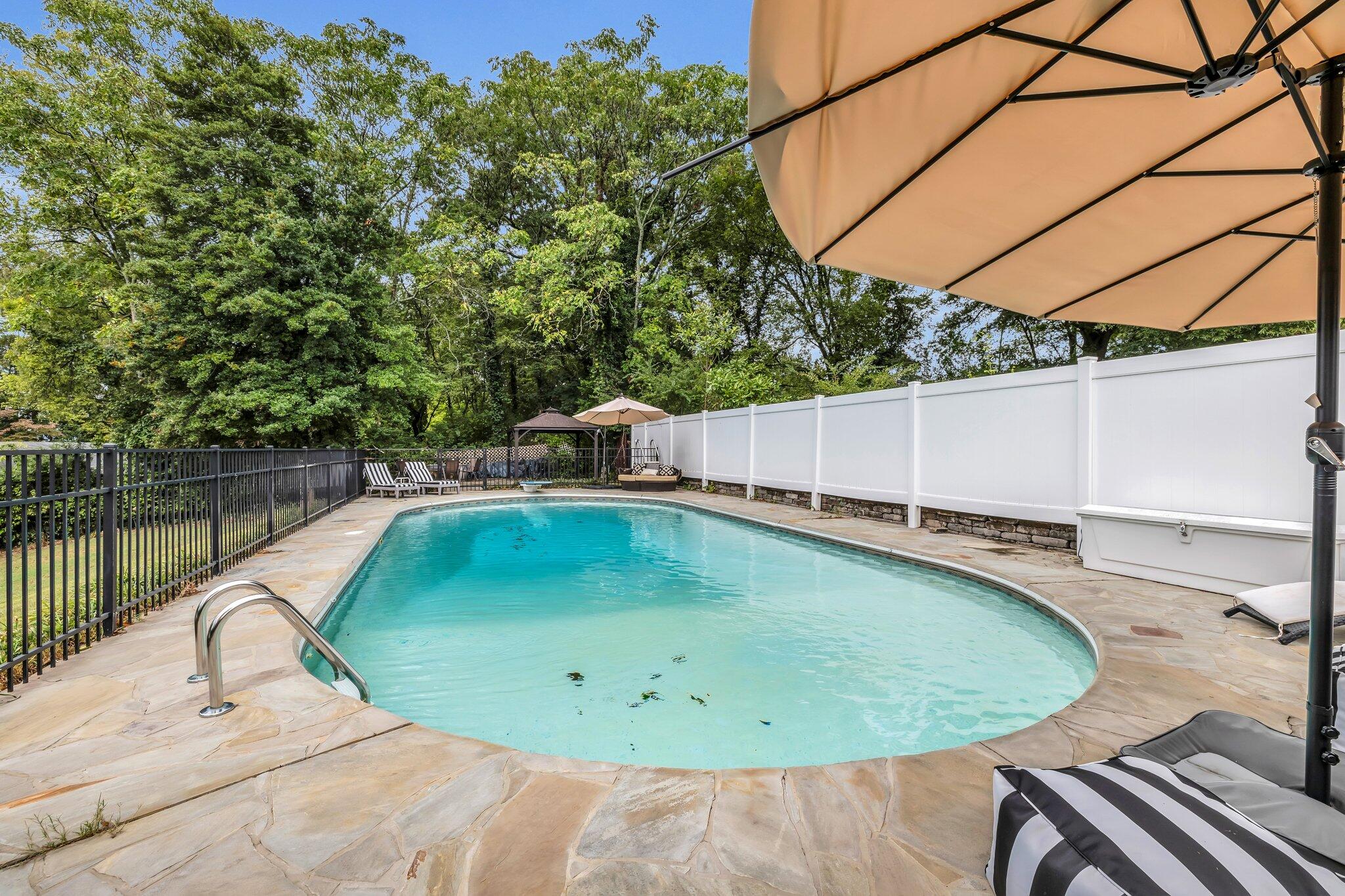 4400 James Lane