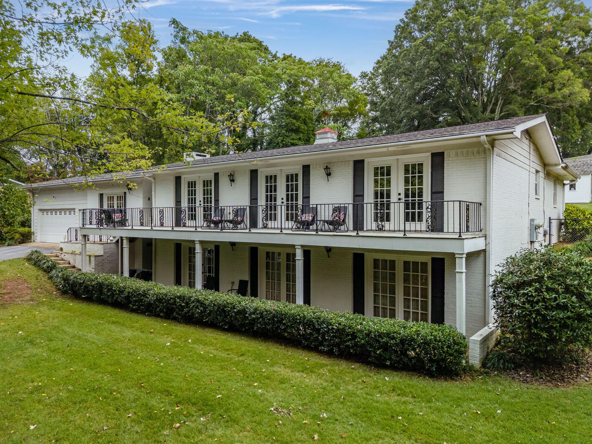 4400 James Lane