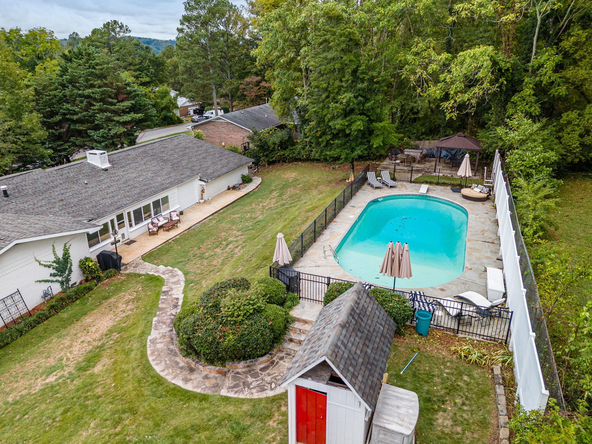 4400 James Lane