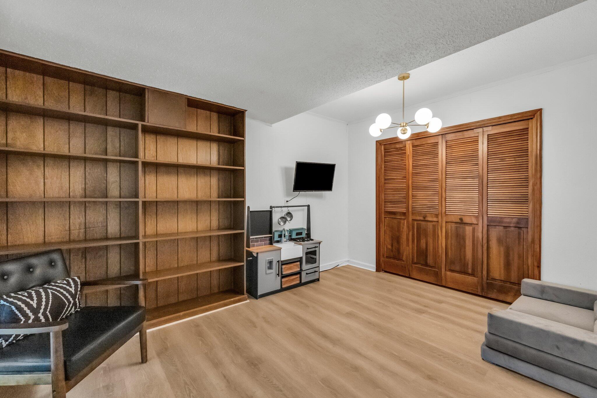 4400 James Lane