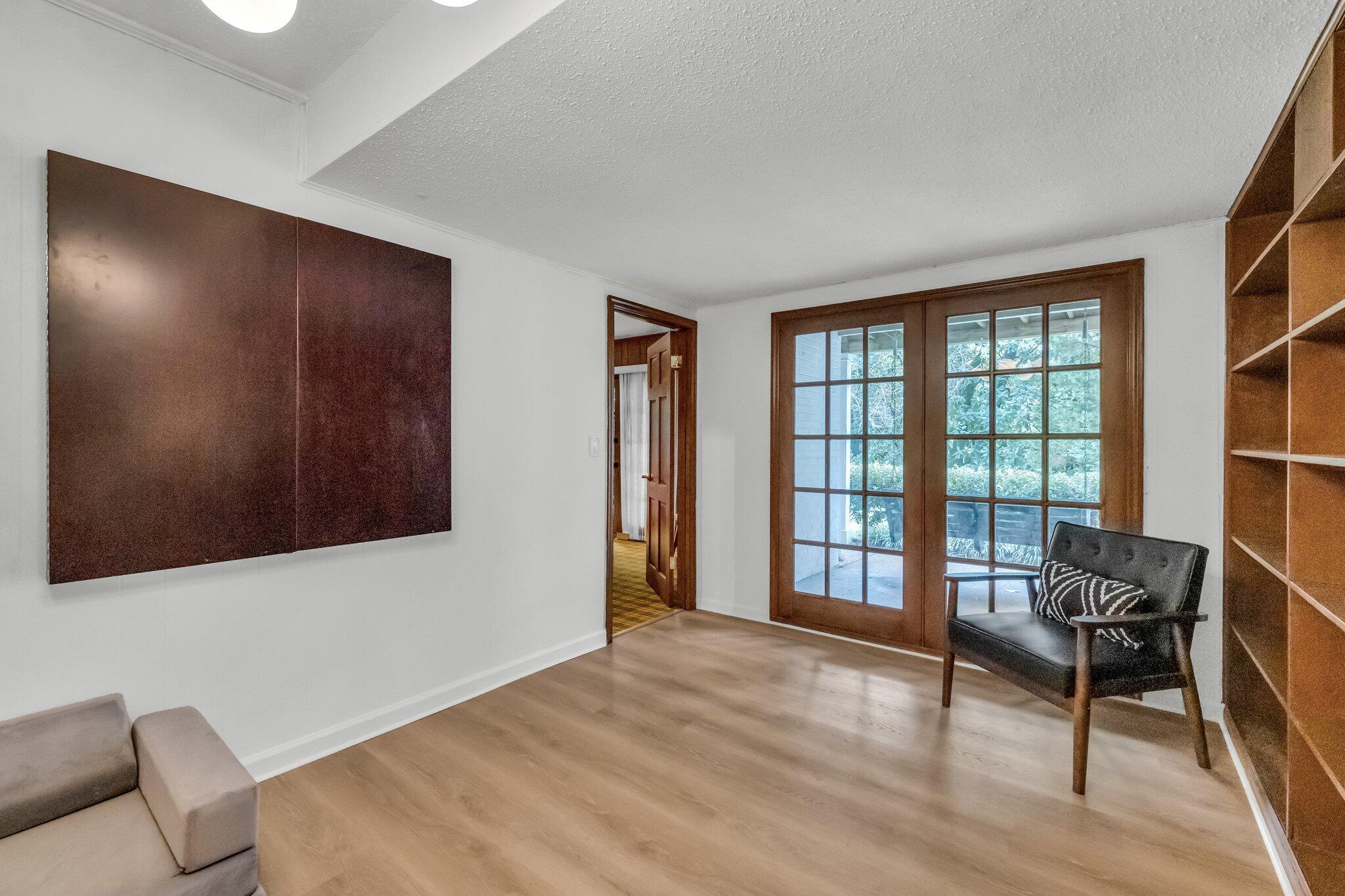 4400 James Lane