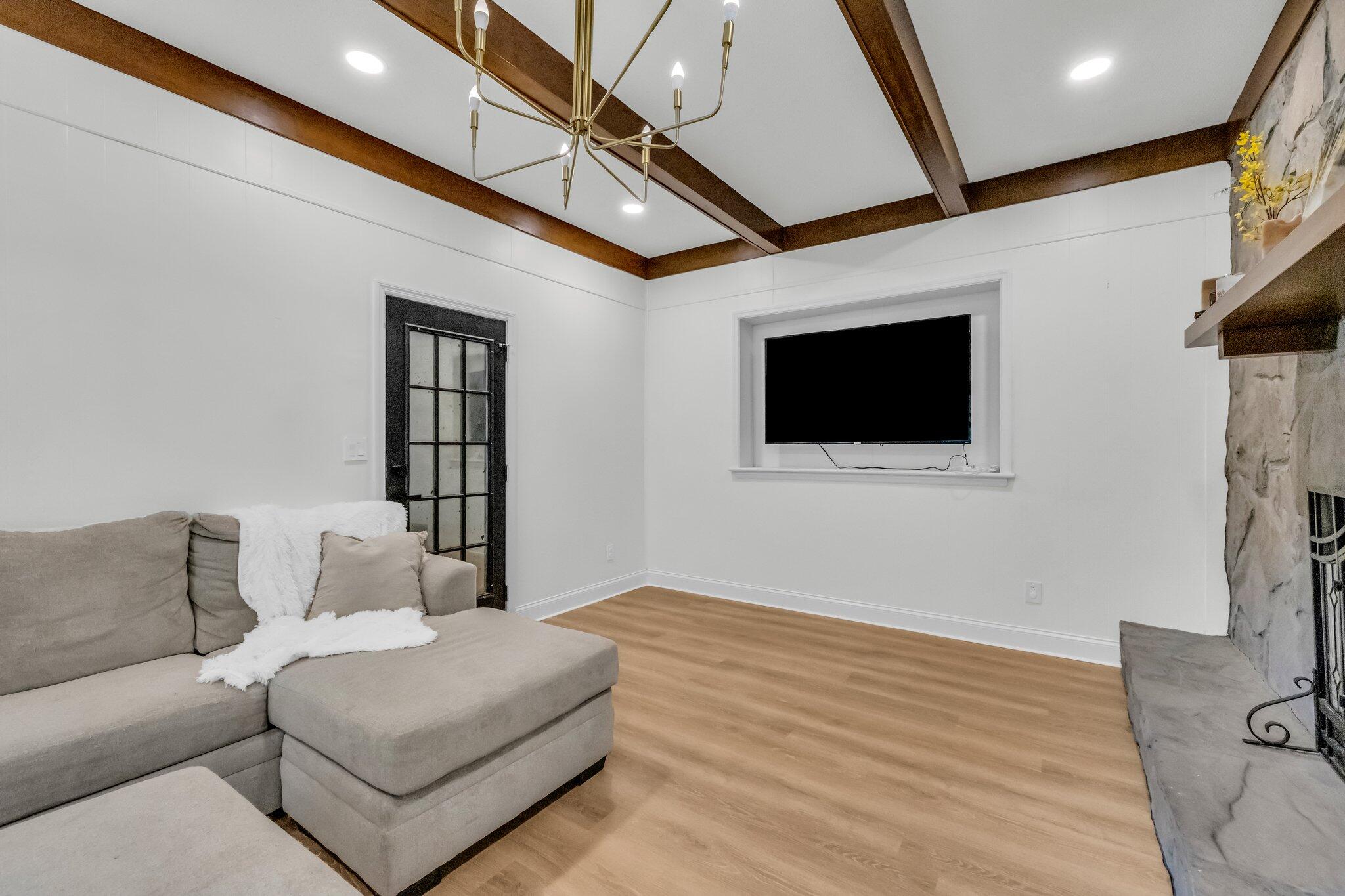 4400 James Lane