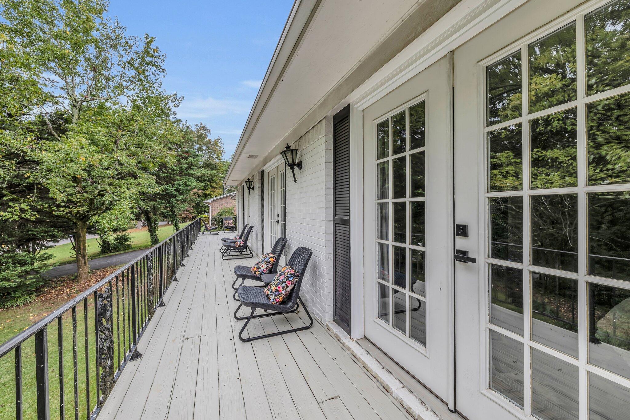 4400 James Lane
