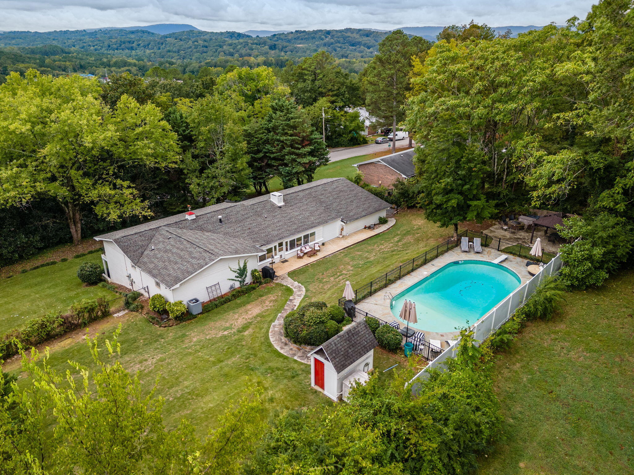 4400 James Lane