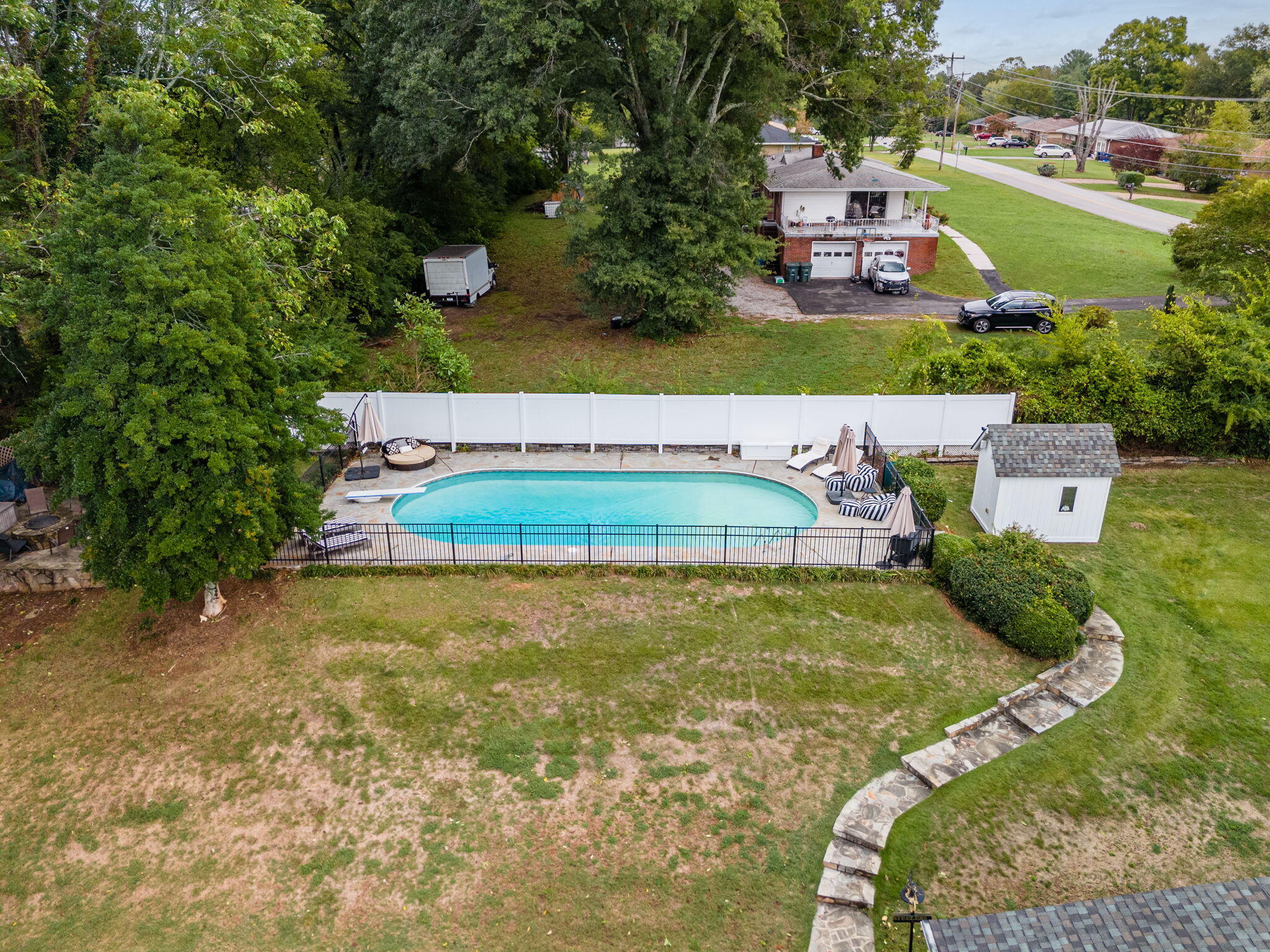 4400 James Lane