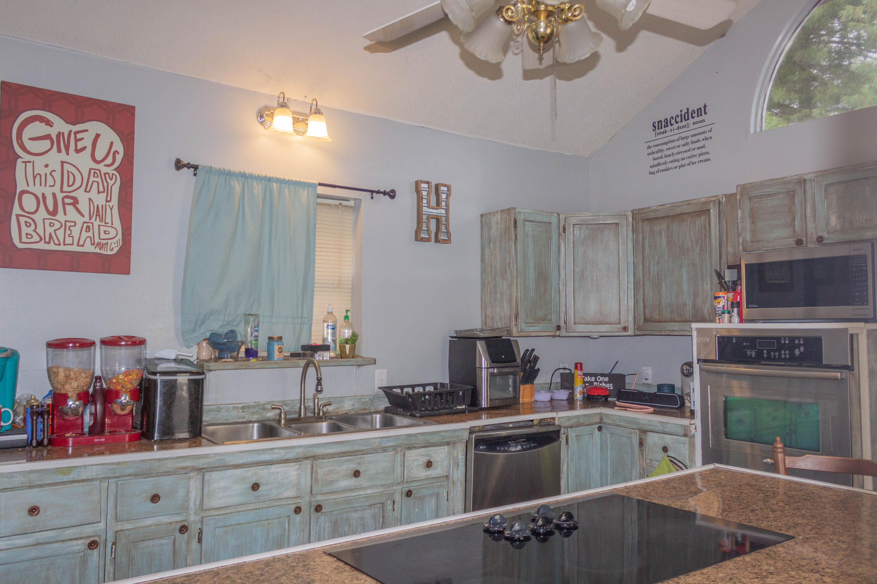711 N Ridge Estates