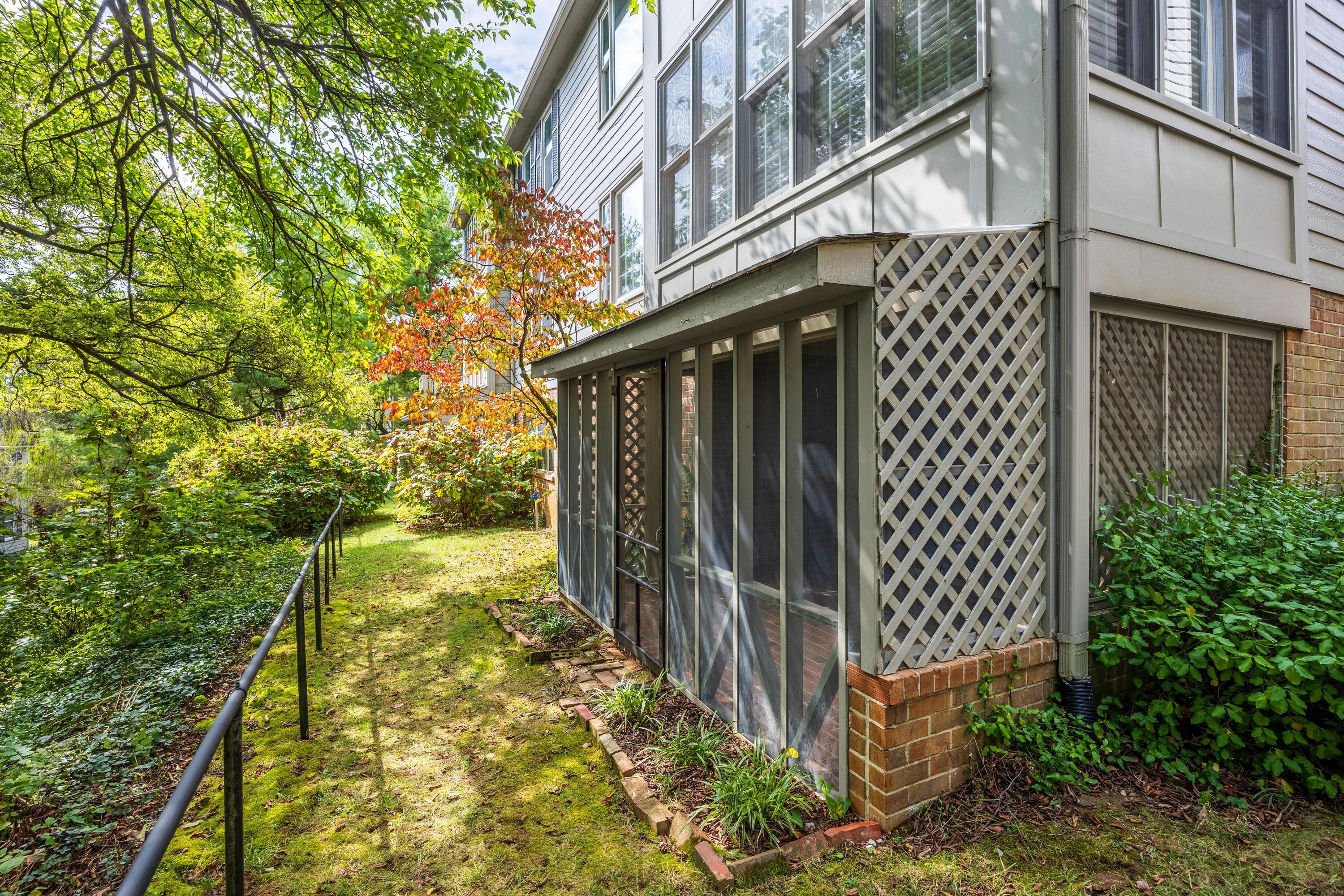 100 Scenic Highway, 48