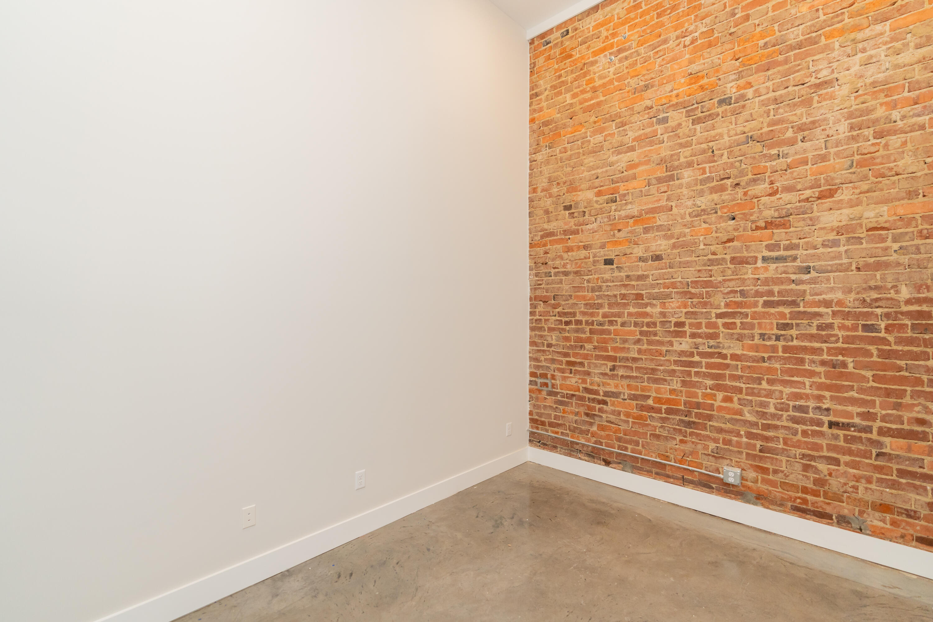 614 E Main Street, 102