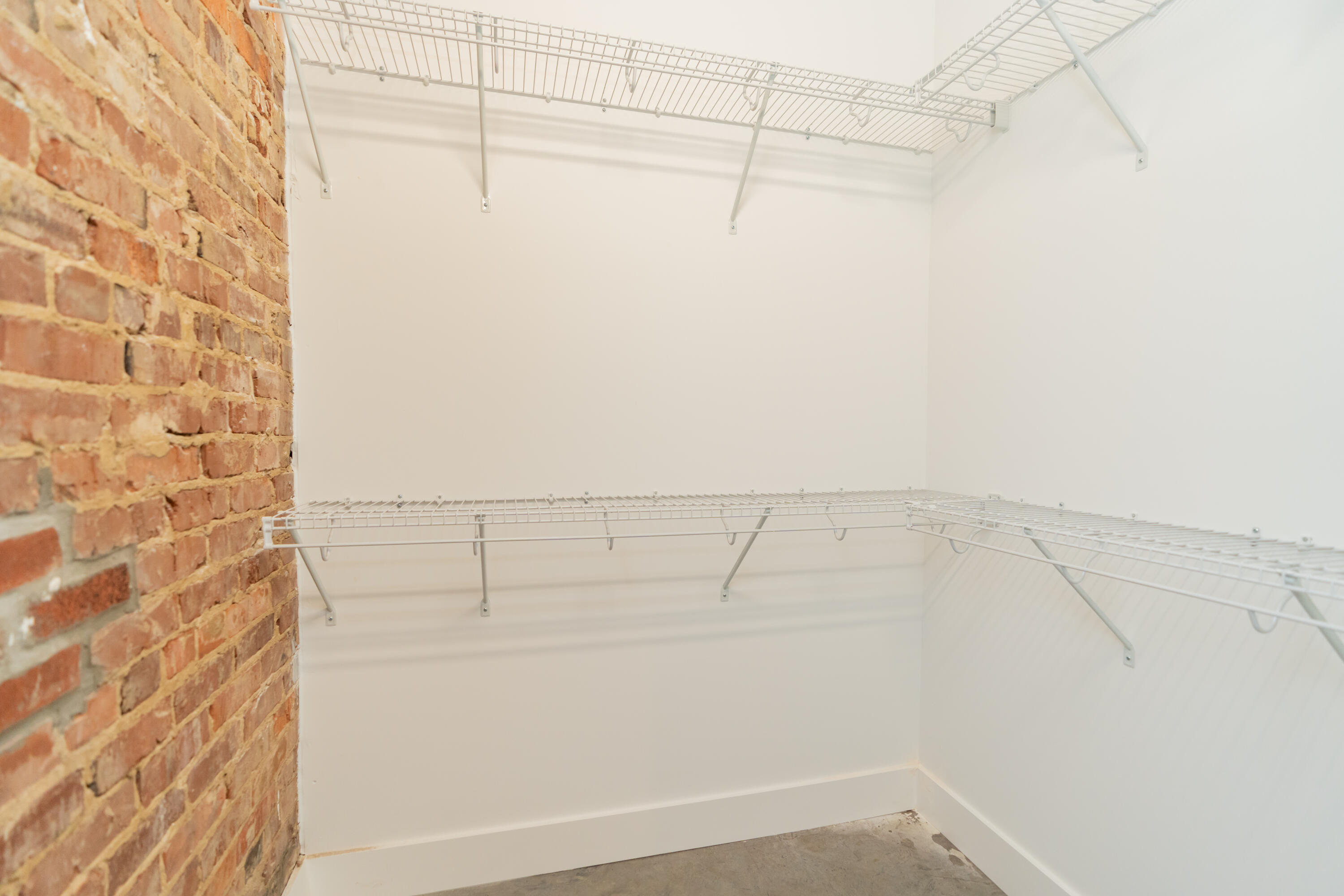 614 E Main Street, 102