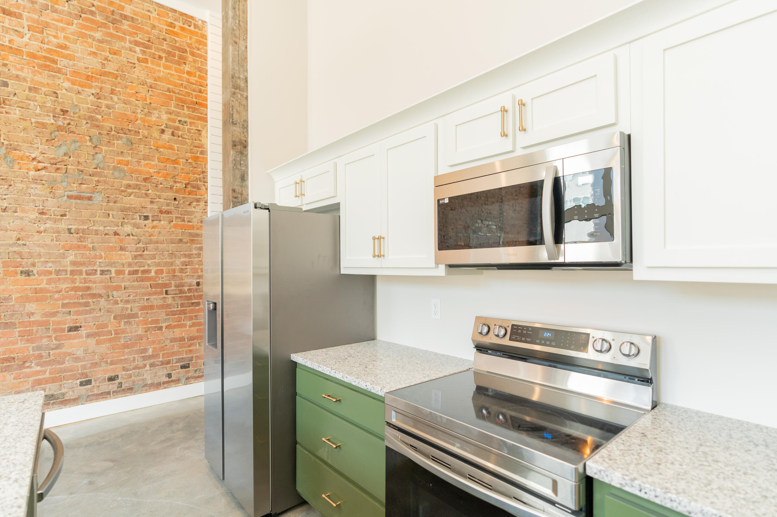 614 E Main Street, 102