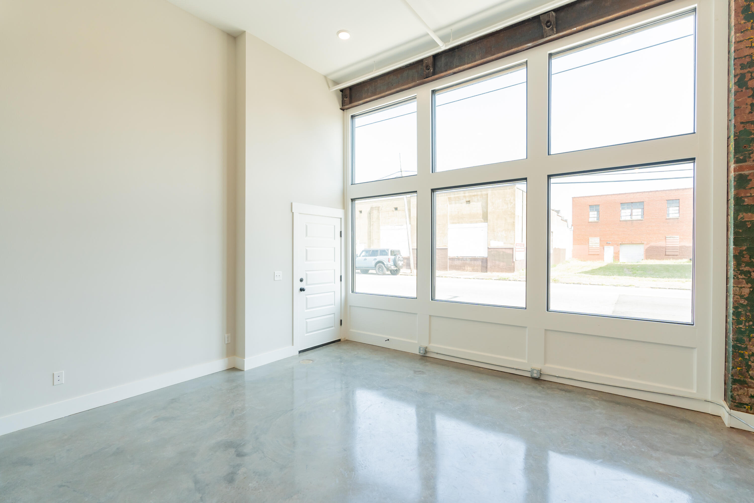 614 E Main Street, 102