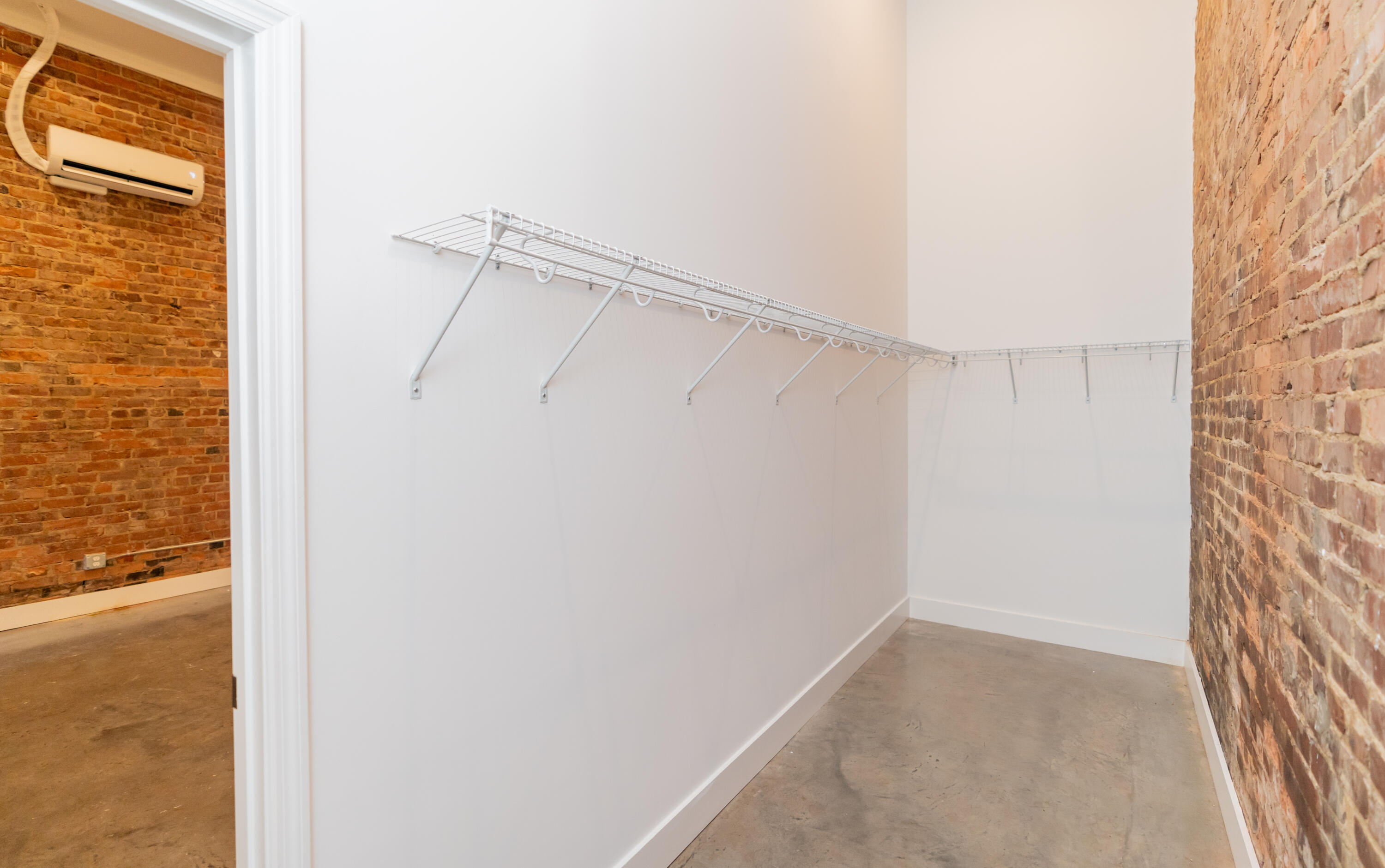 614 E Main Street, 102