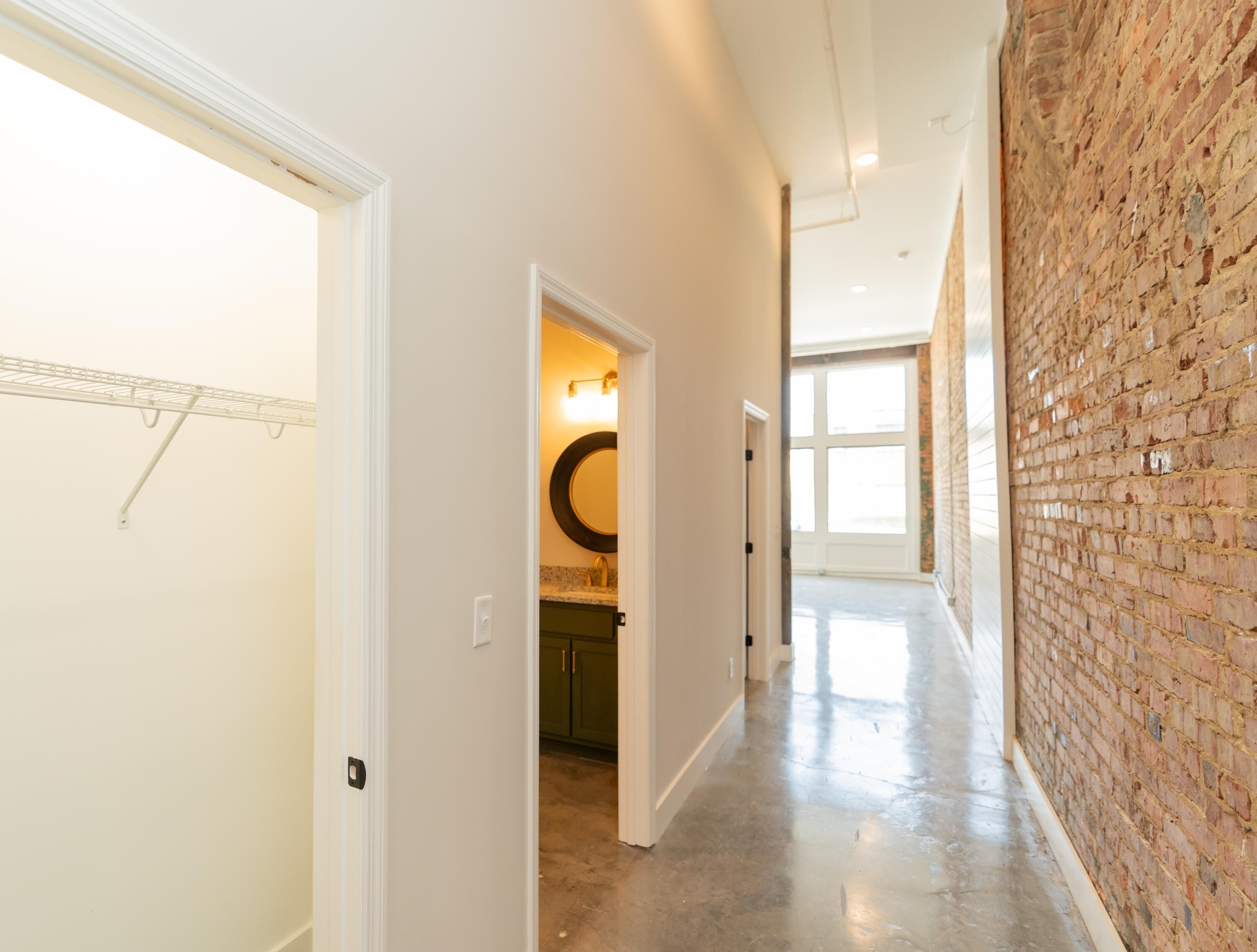 614 E Main Street, 102