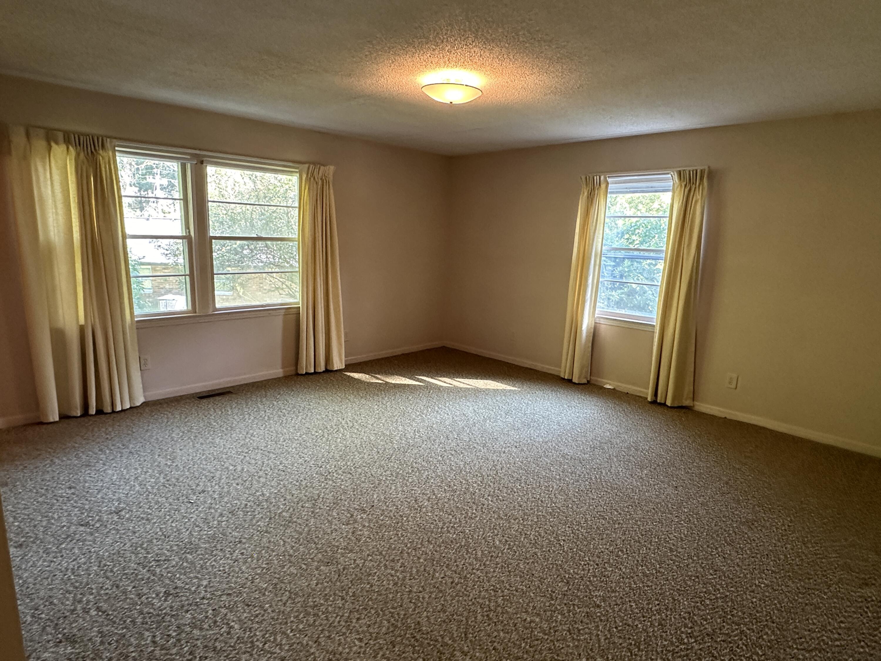 2027 Hickory Drive NW