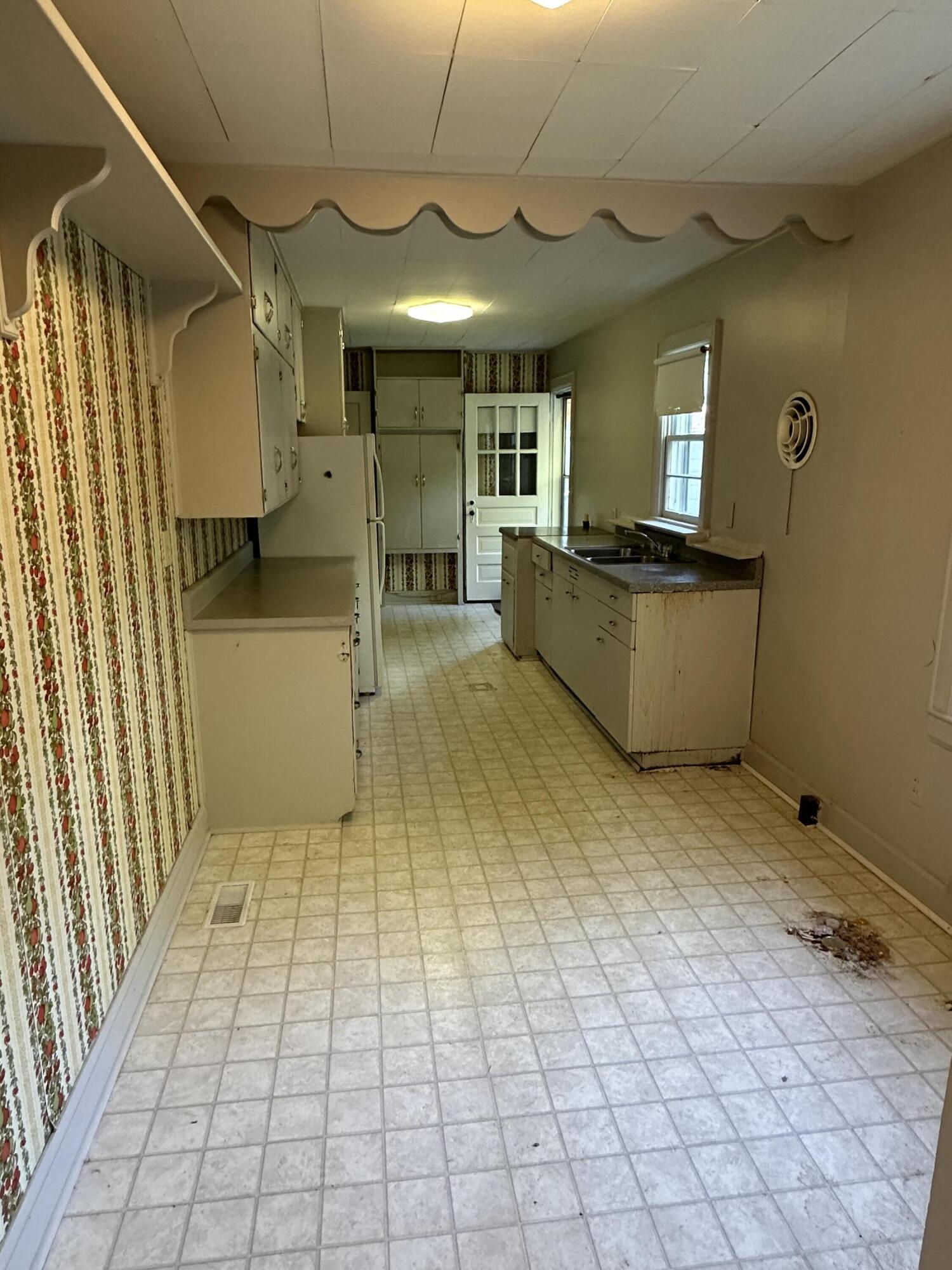 2027 Hickory Drive NW