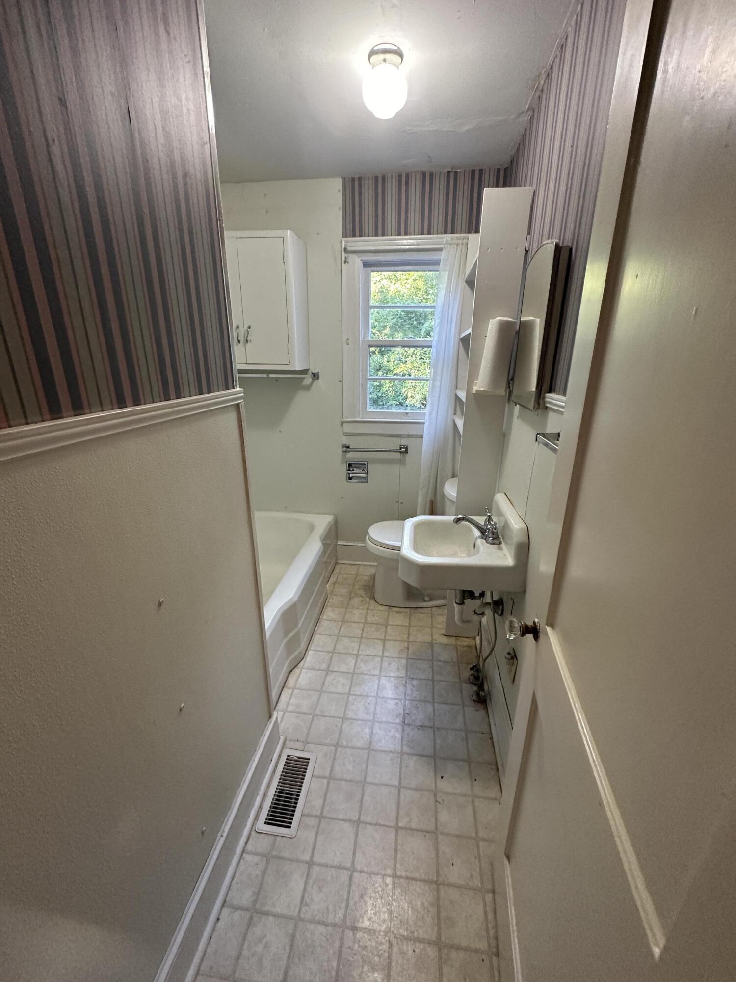 2027 Hickory Drive NW