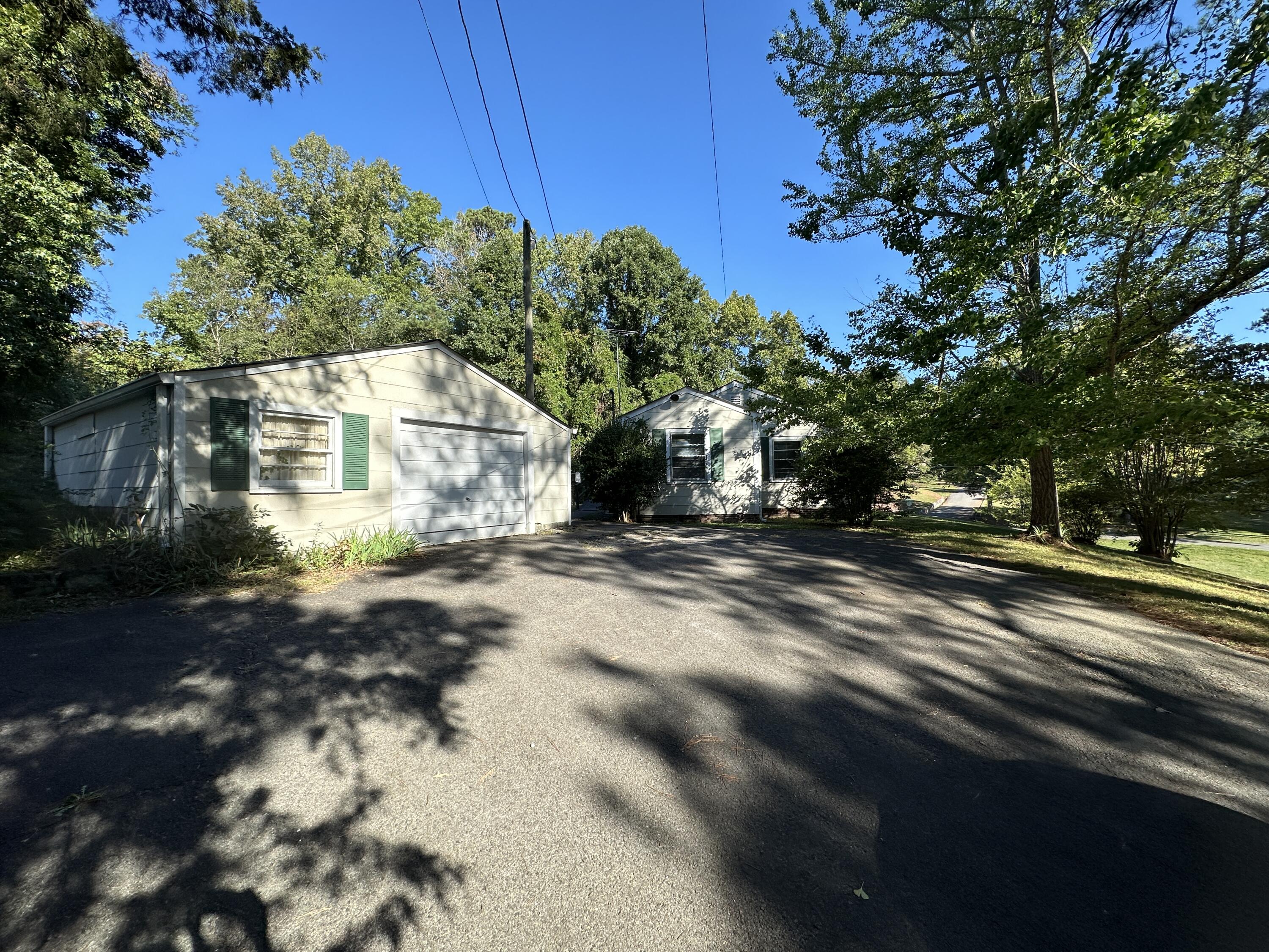 2027 Hickory Drive NW