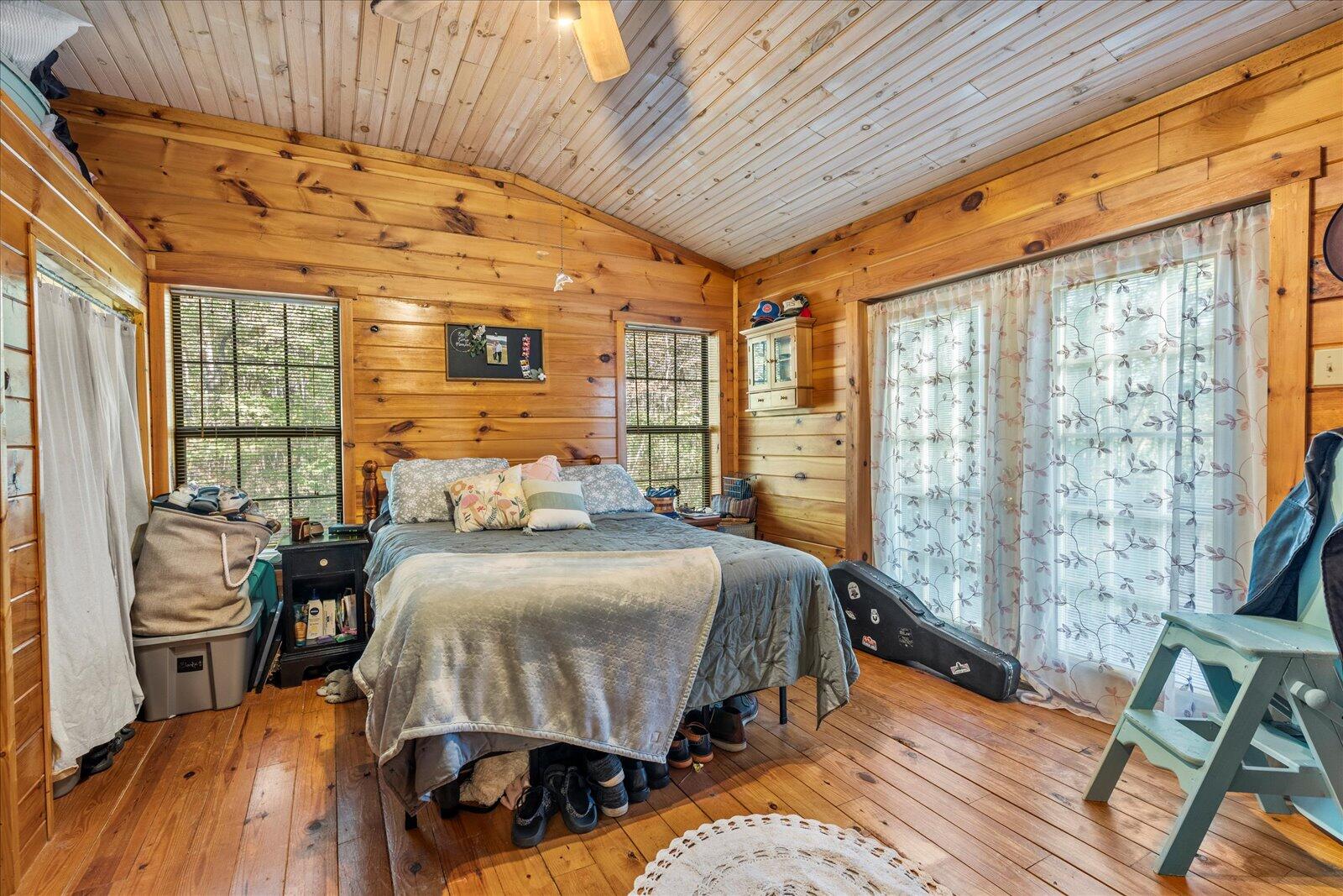 607 Holly Dr