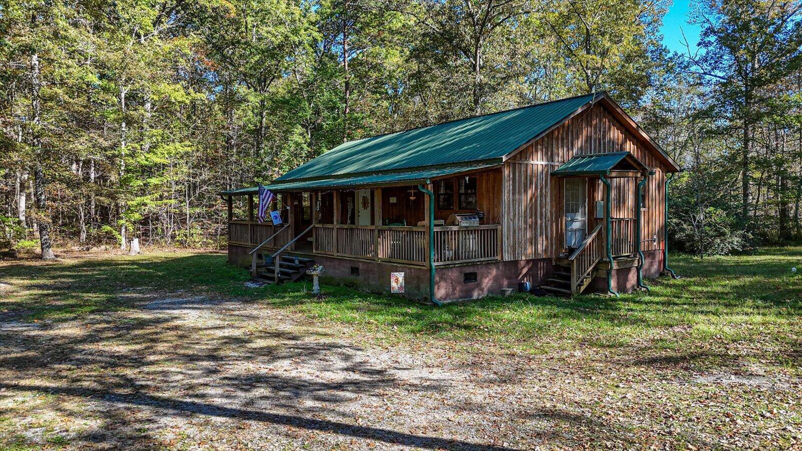 607 Holly Dr