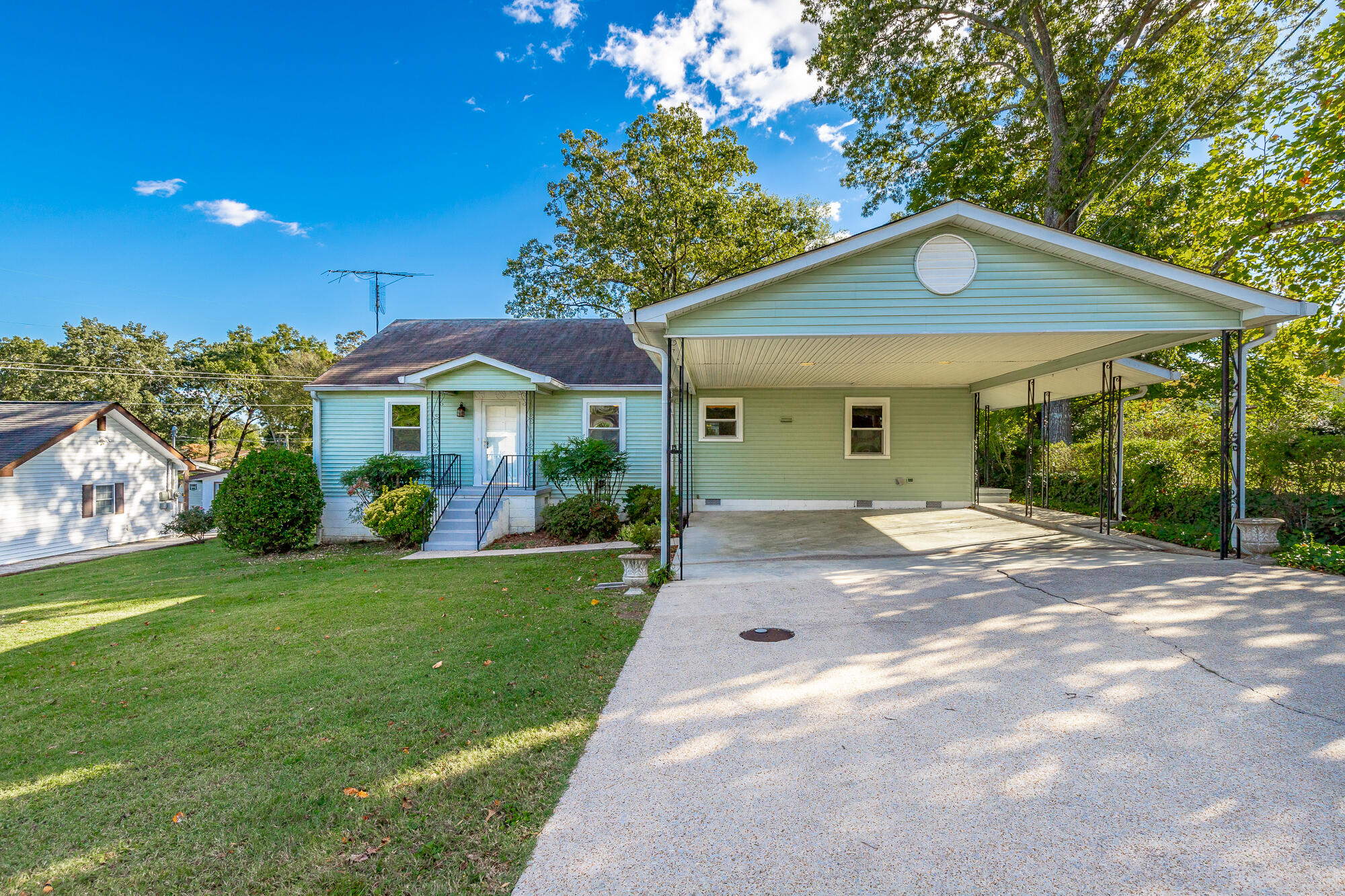 4002 Woodmont Drive