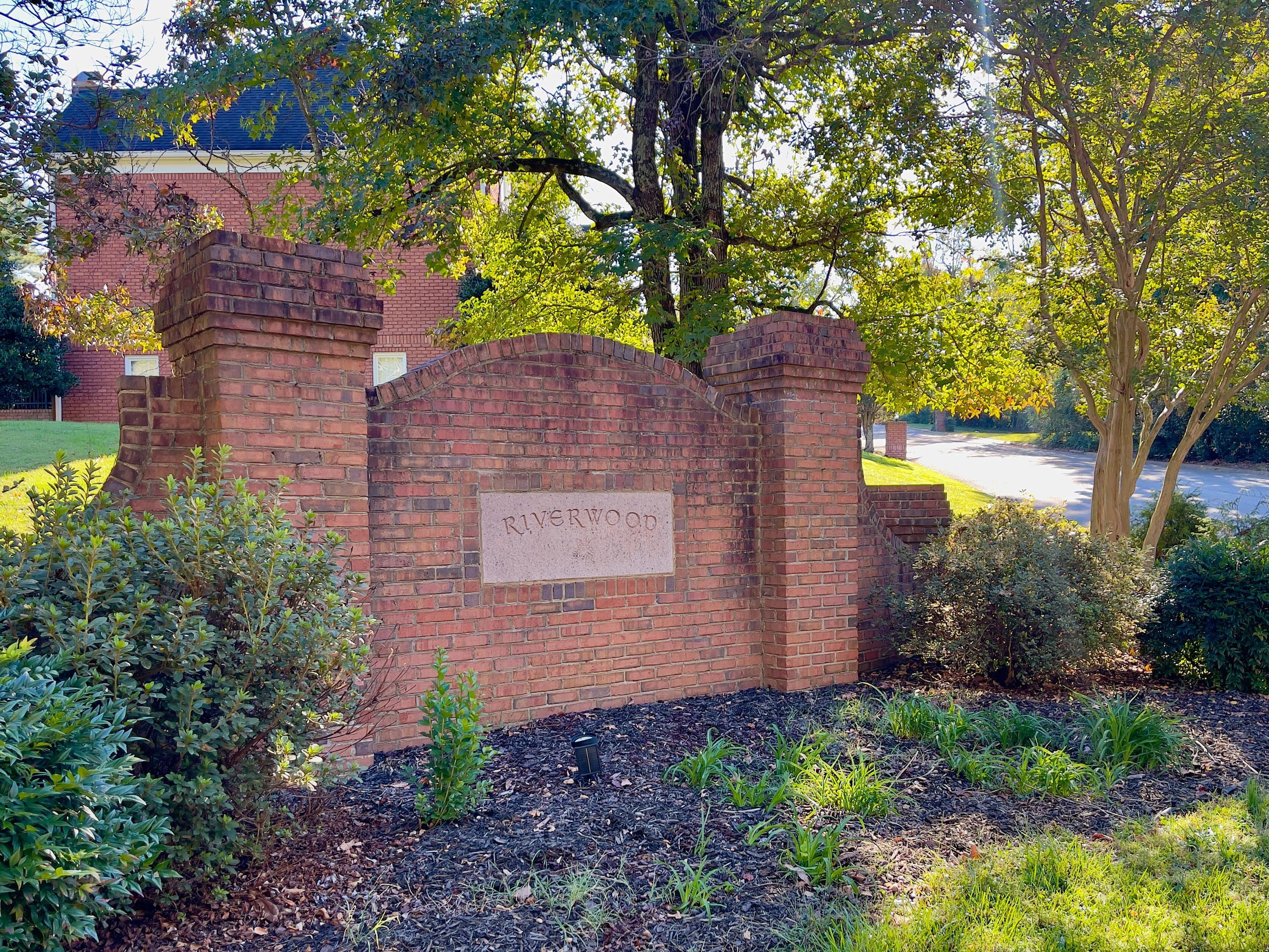 2015 Riverwood Drive