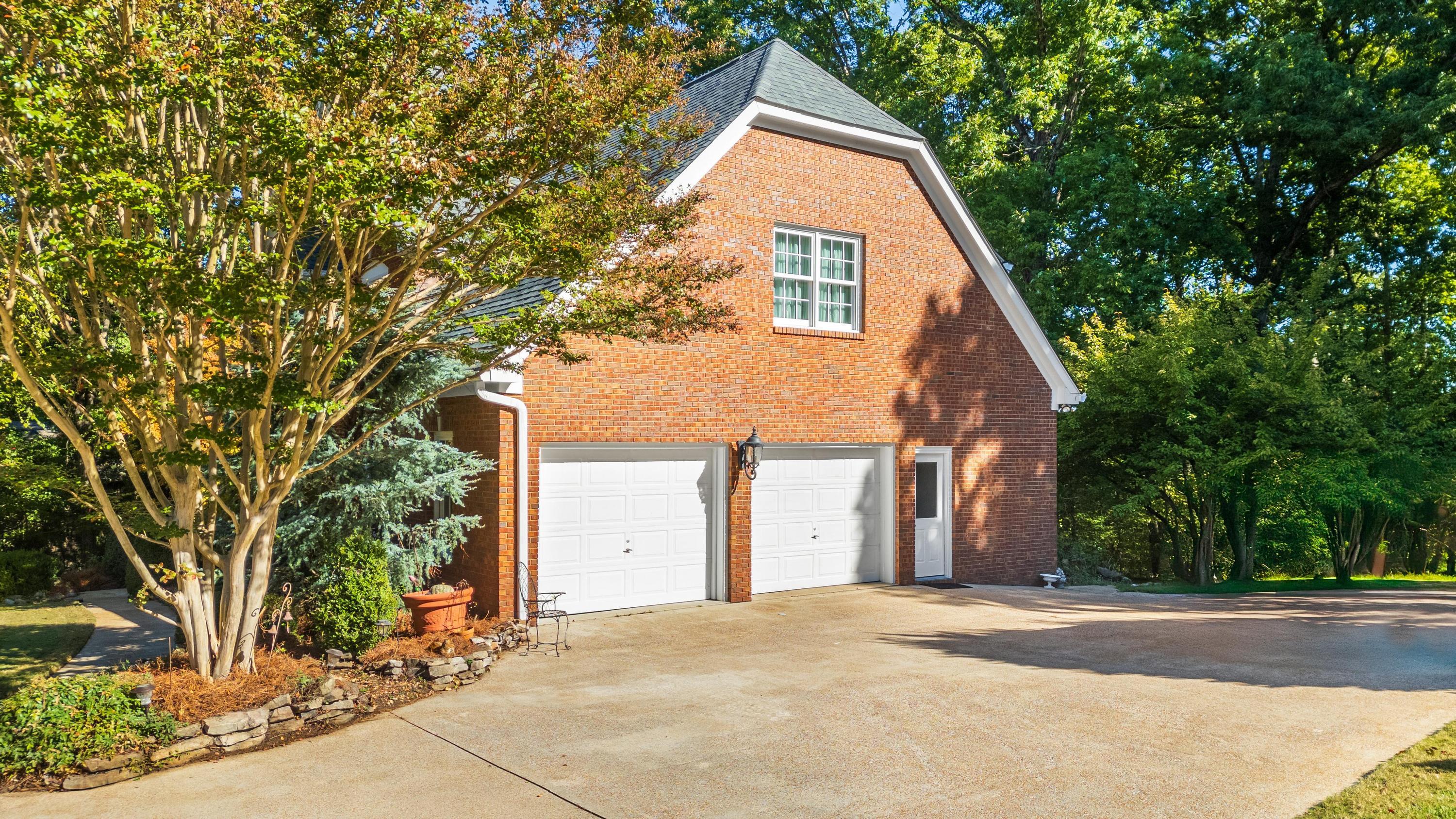 2015 Riverwood Drive