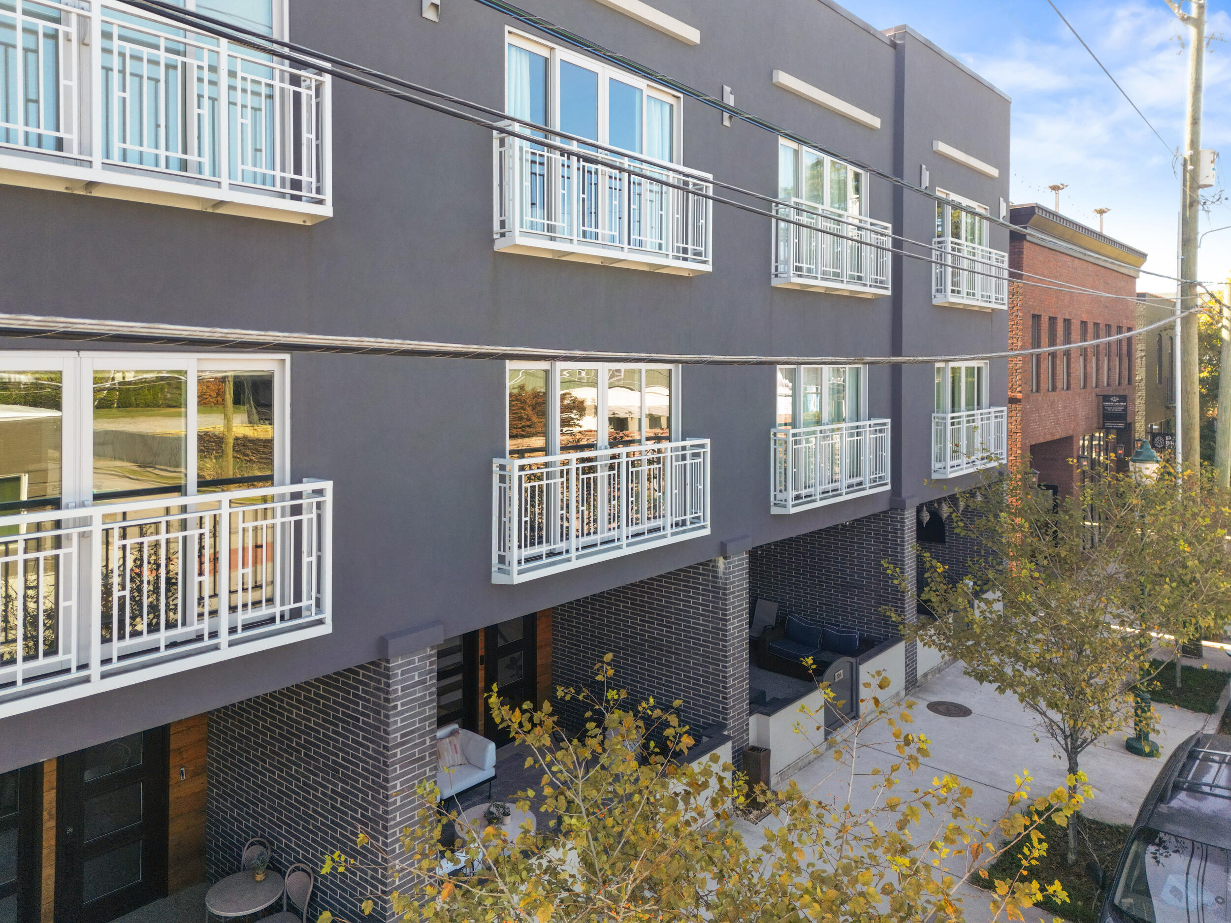 550 E Main Street, 106