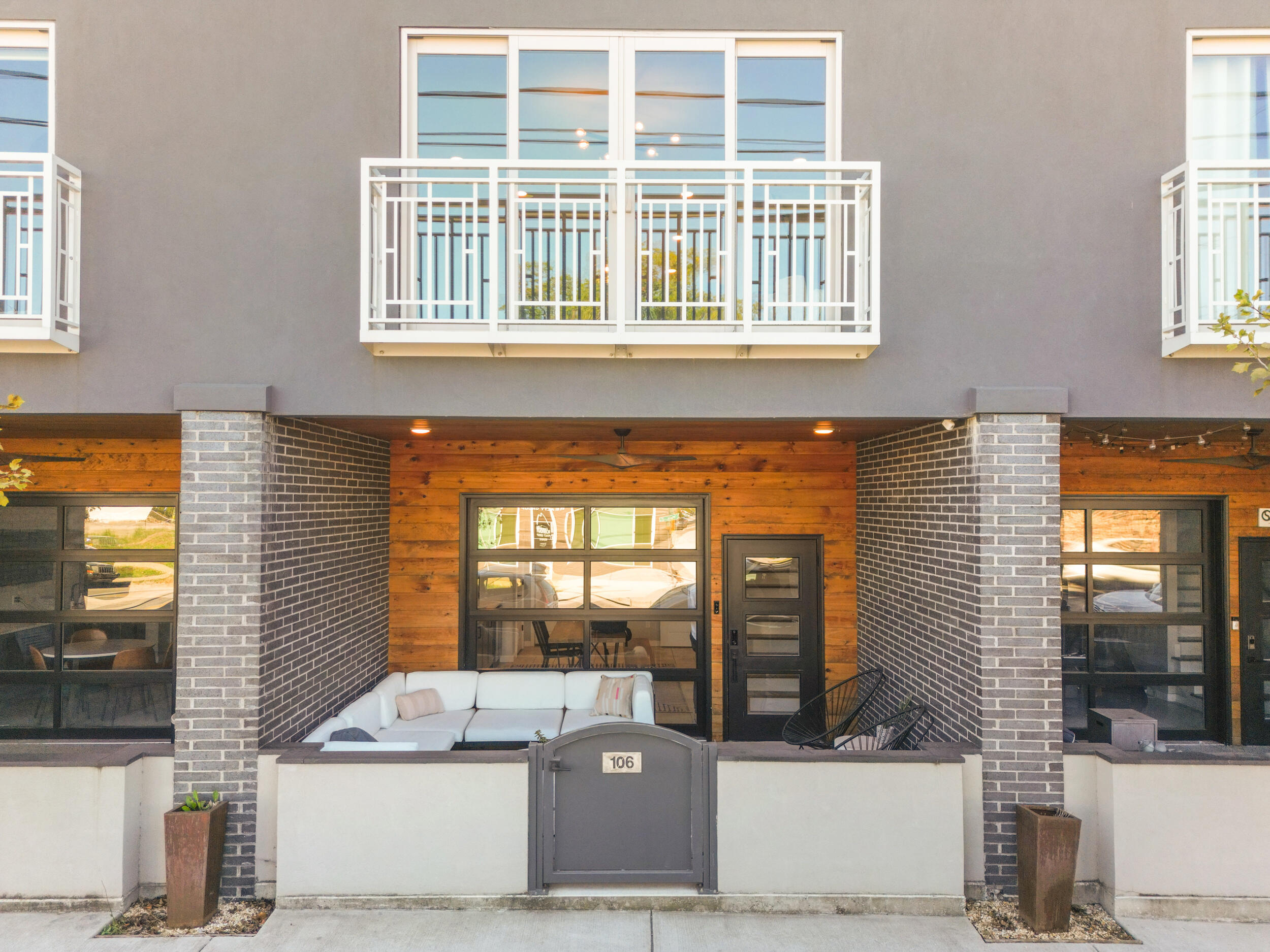 550 E Main Street, 106
