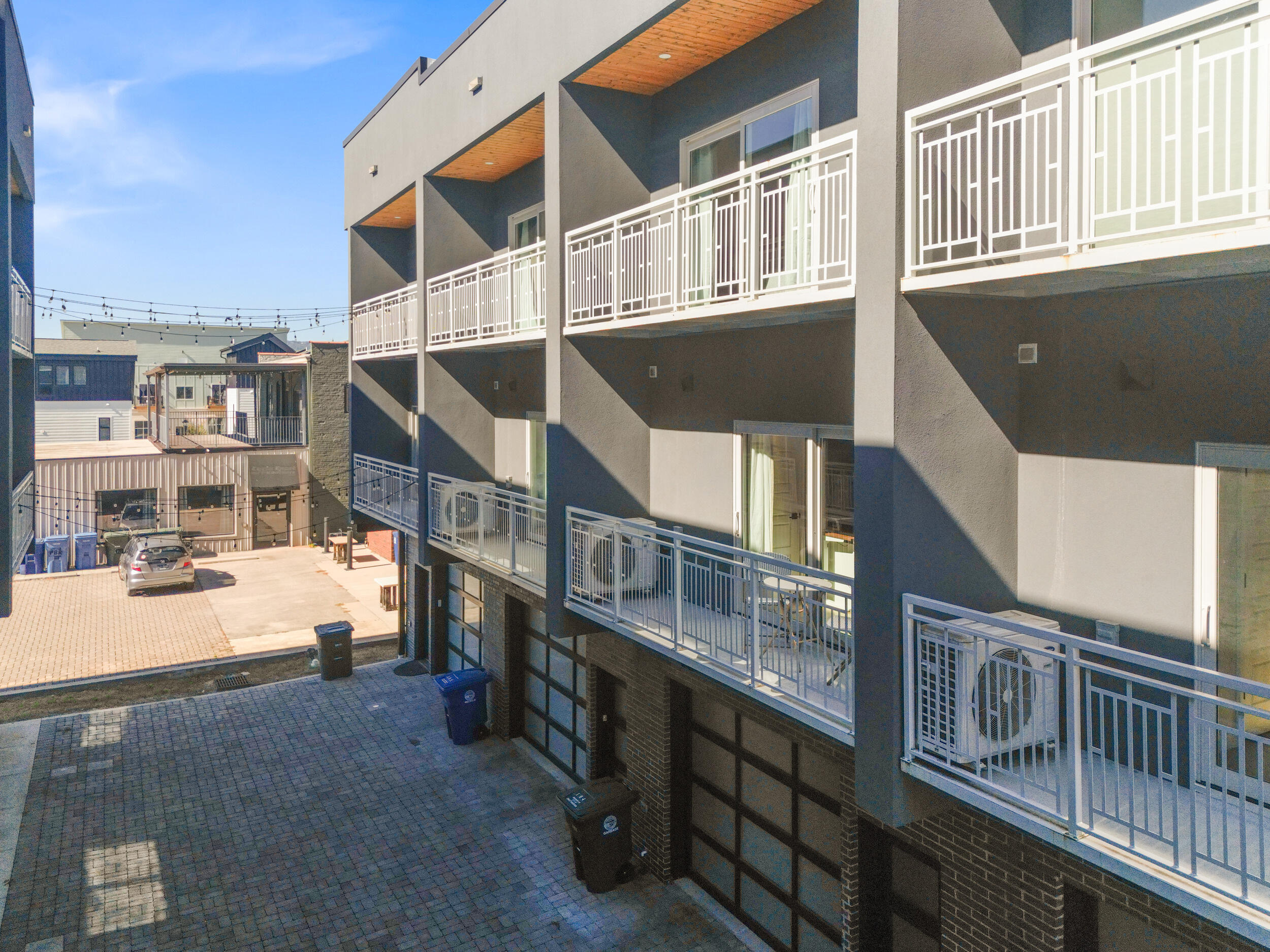 550 E Main Street, 106