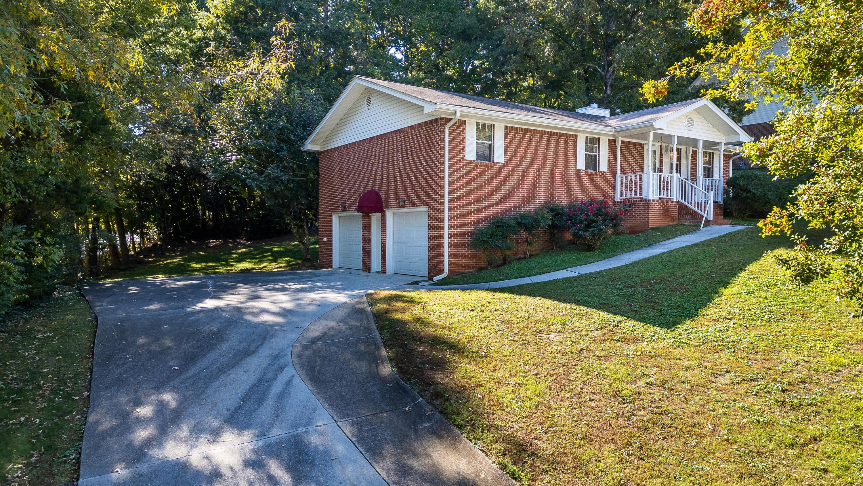 2124 Port Royal Drive