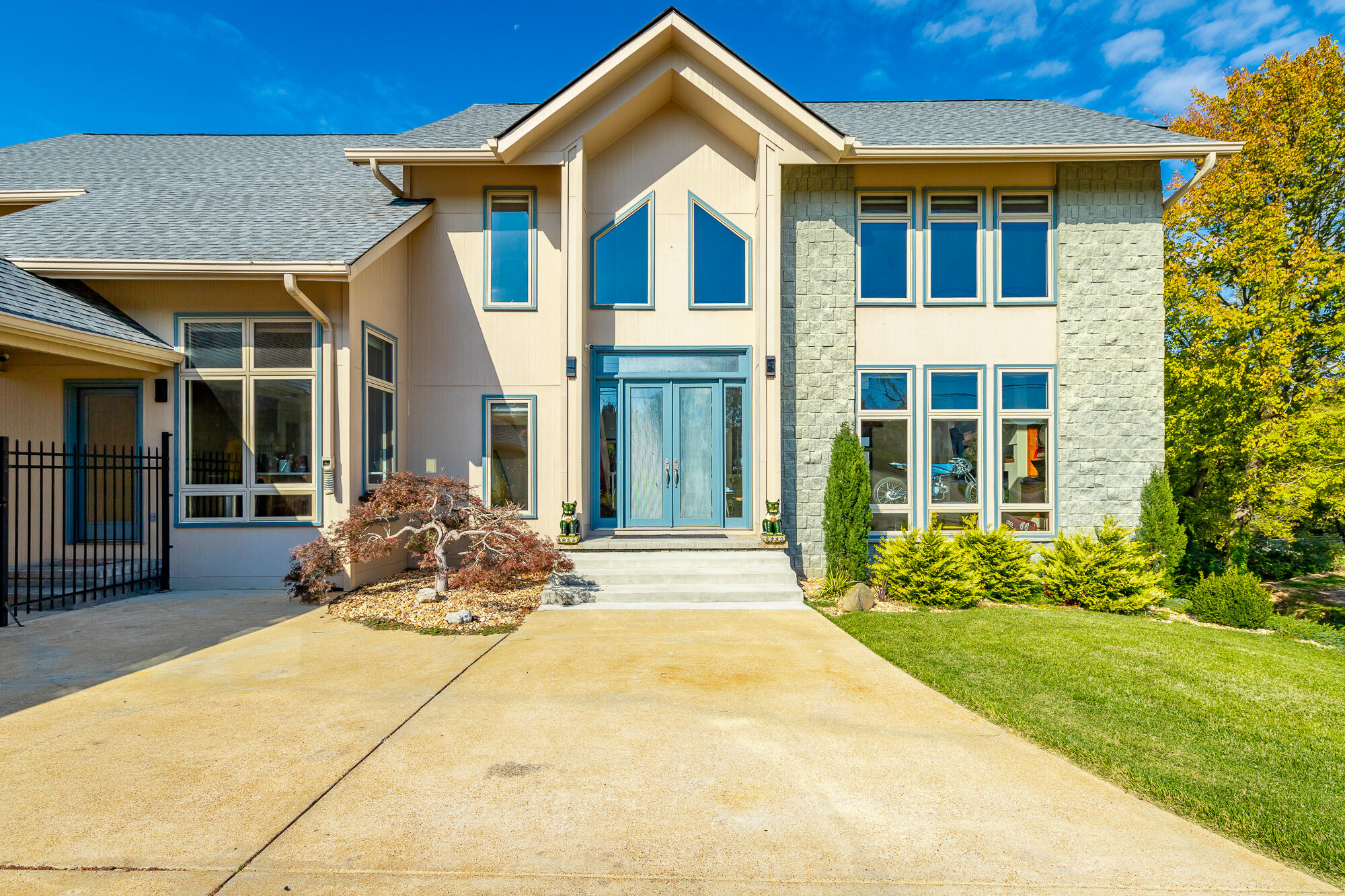 1211 Panorama Dr